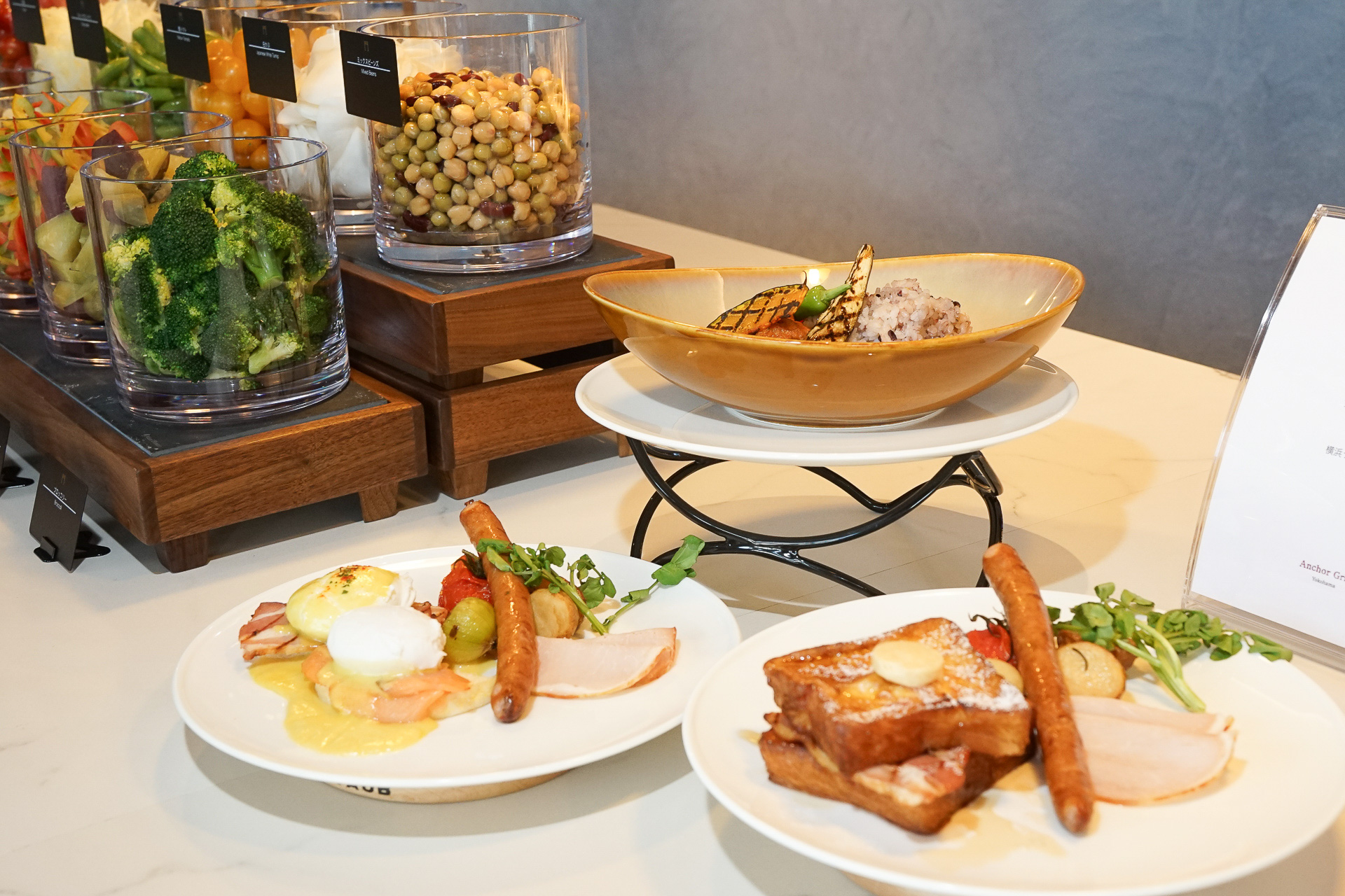 朝食は3種より1品選択する