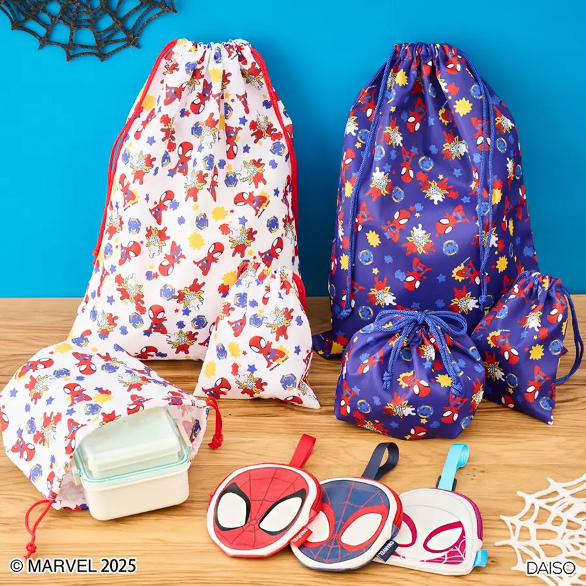 「ダイカットポーチ/舟形巾着」（各110円〜330円）