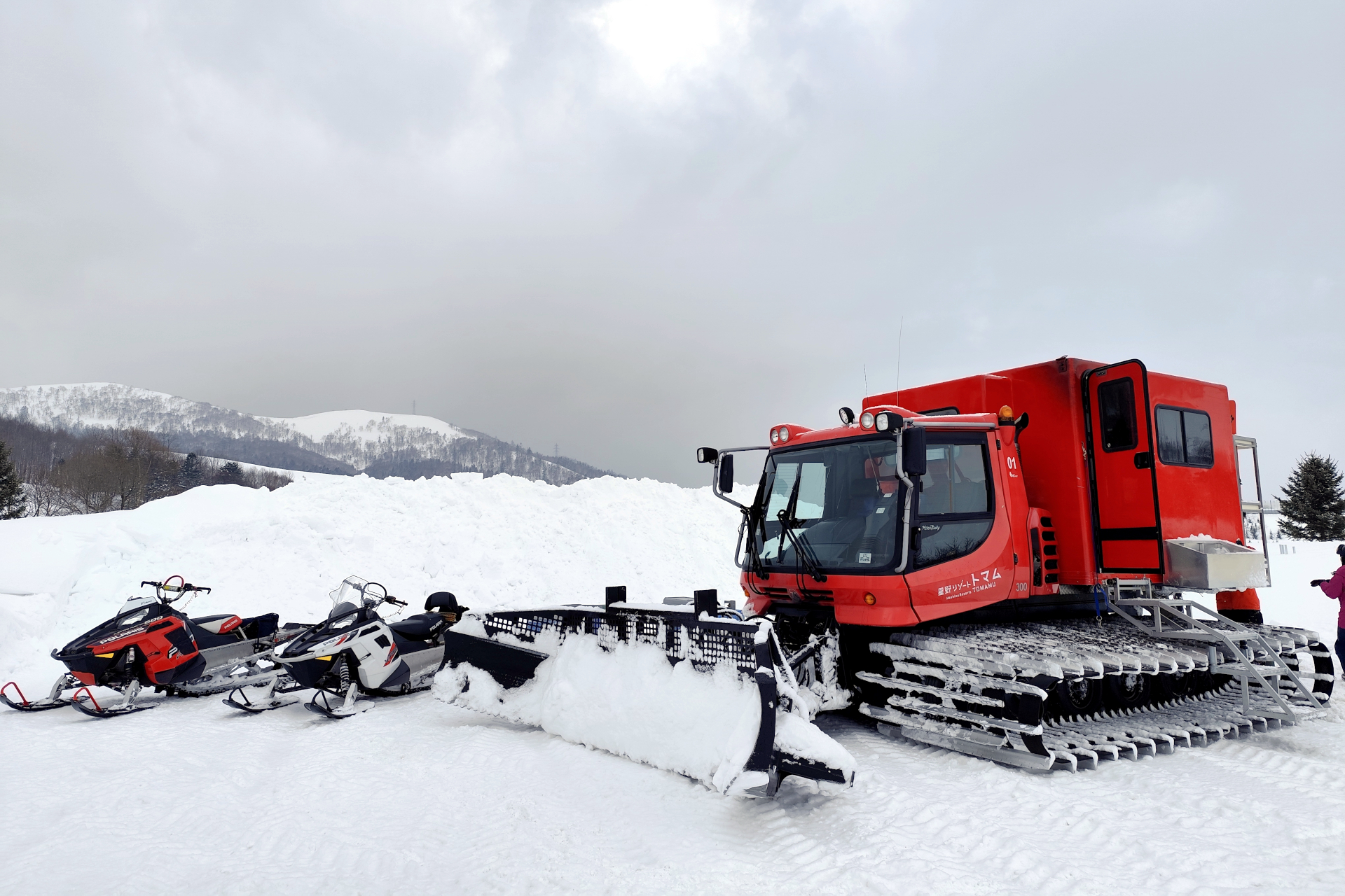 ツアーで使用するCAT（雪上車）