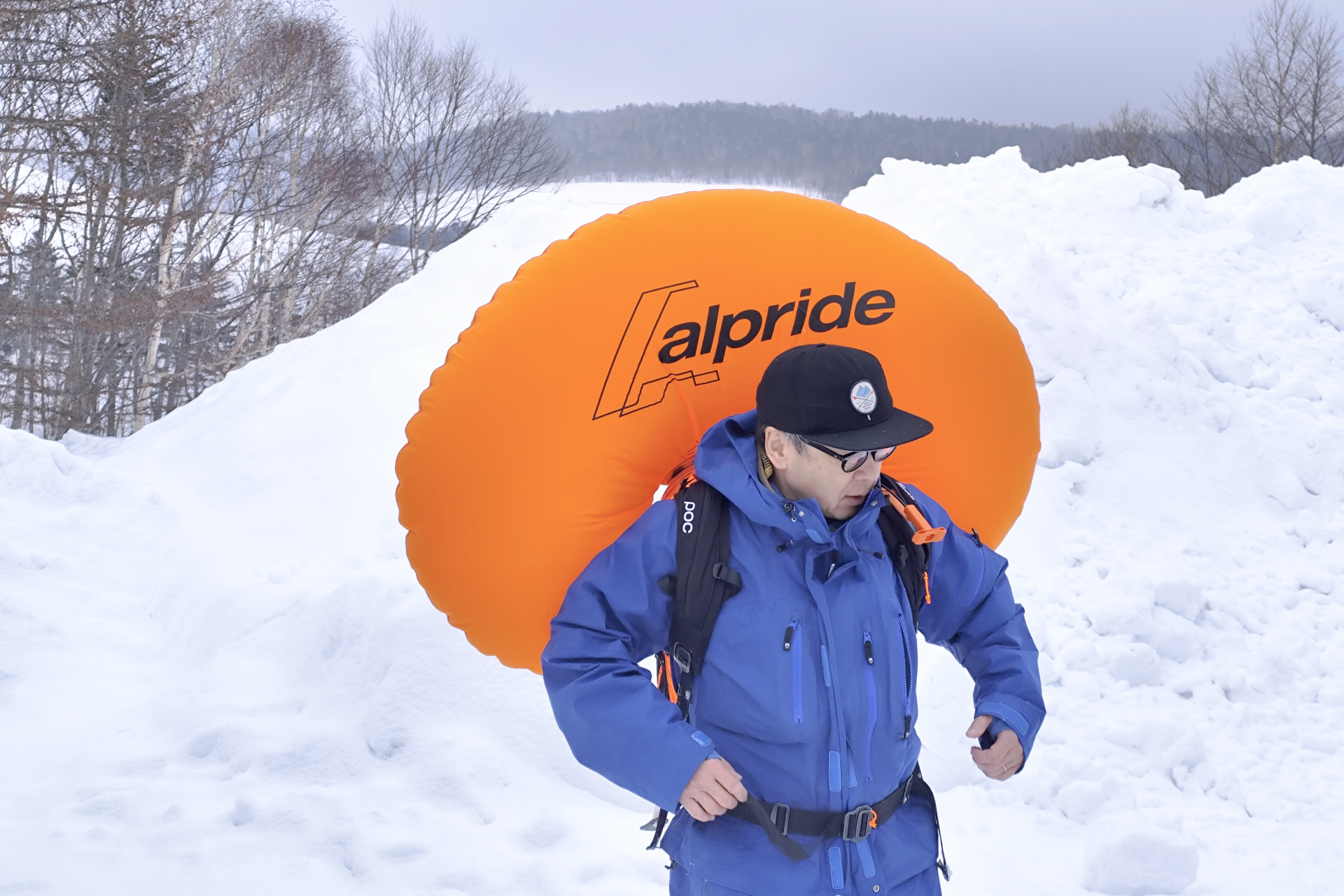 星野氏がエアバッグを体験