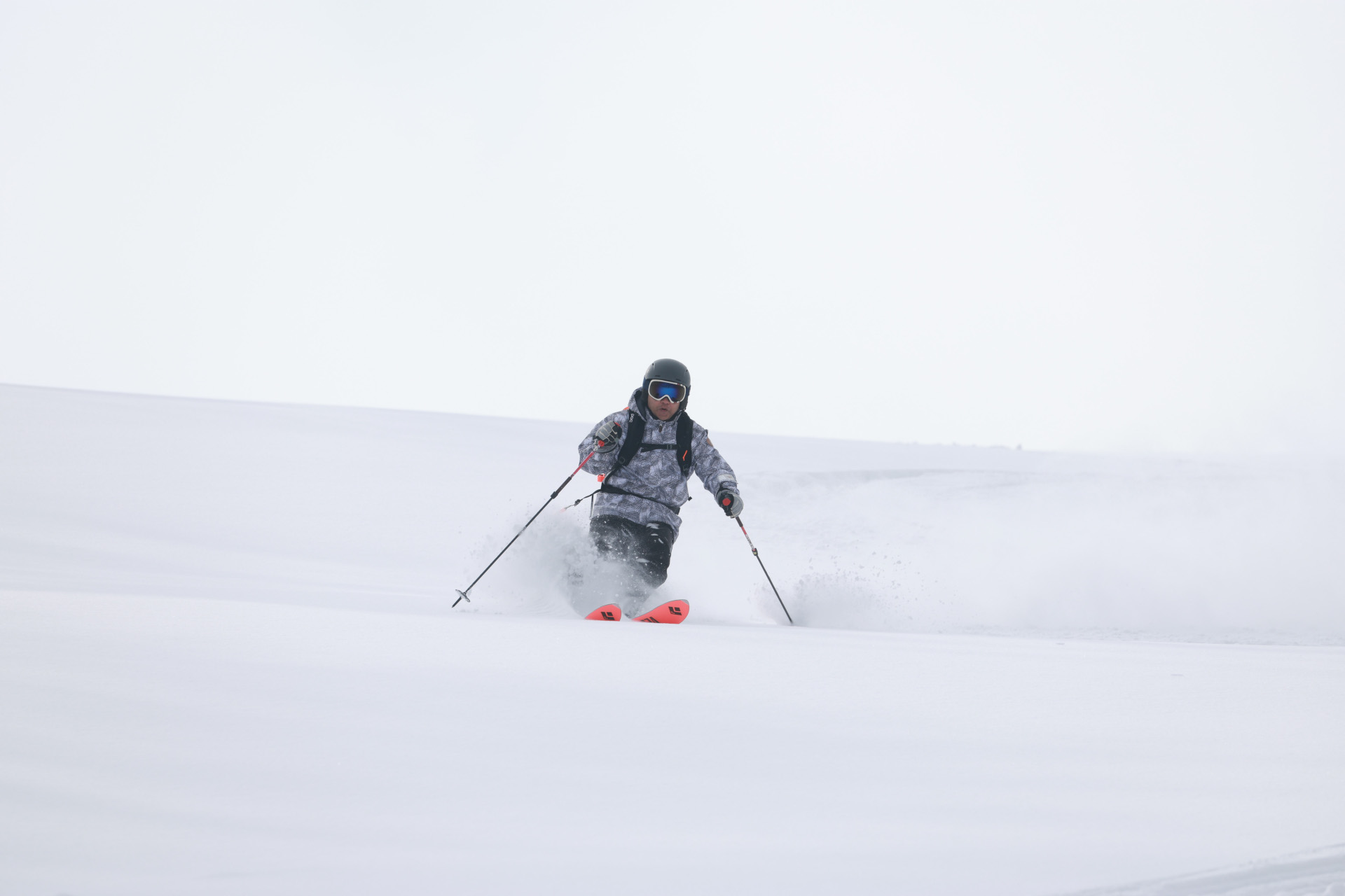 誰も滑っていないパウダースノーを独り占め