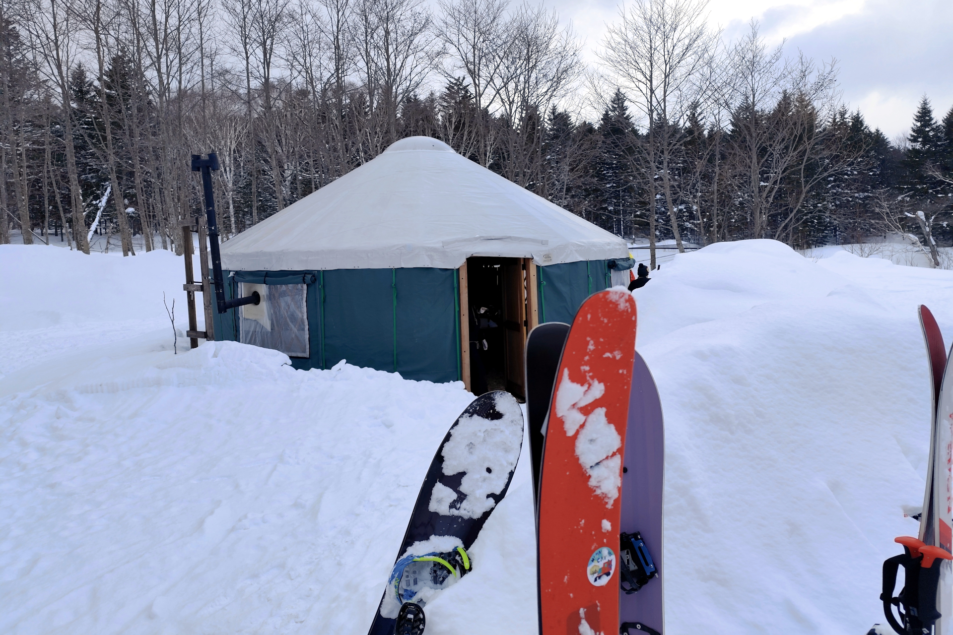 山の中腹にある昼食会場