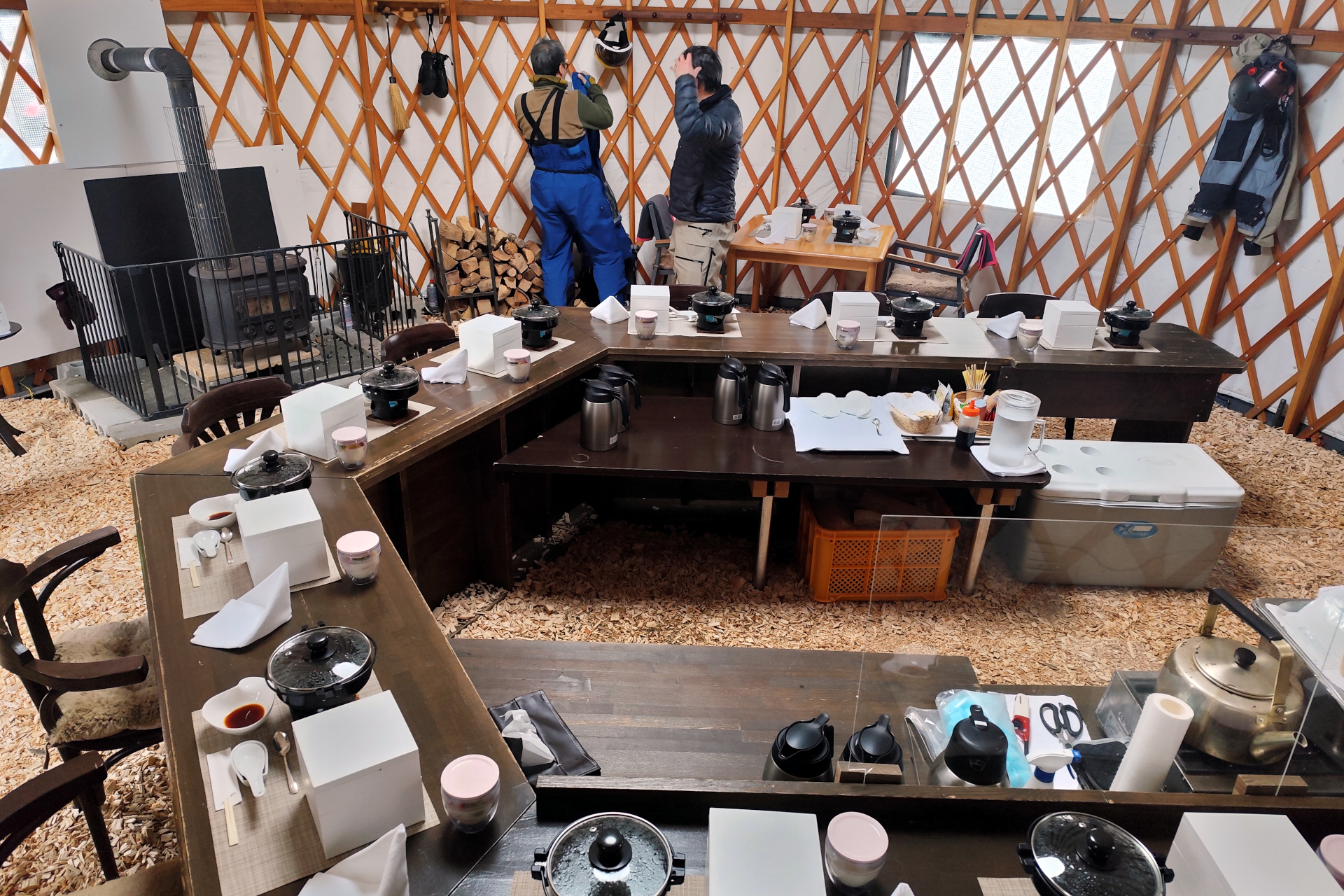 山の中腹にある昼食会場