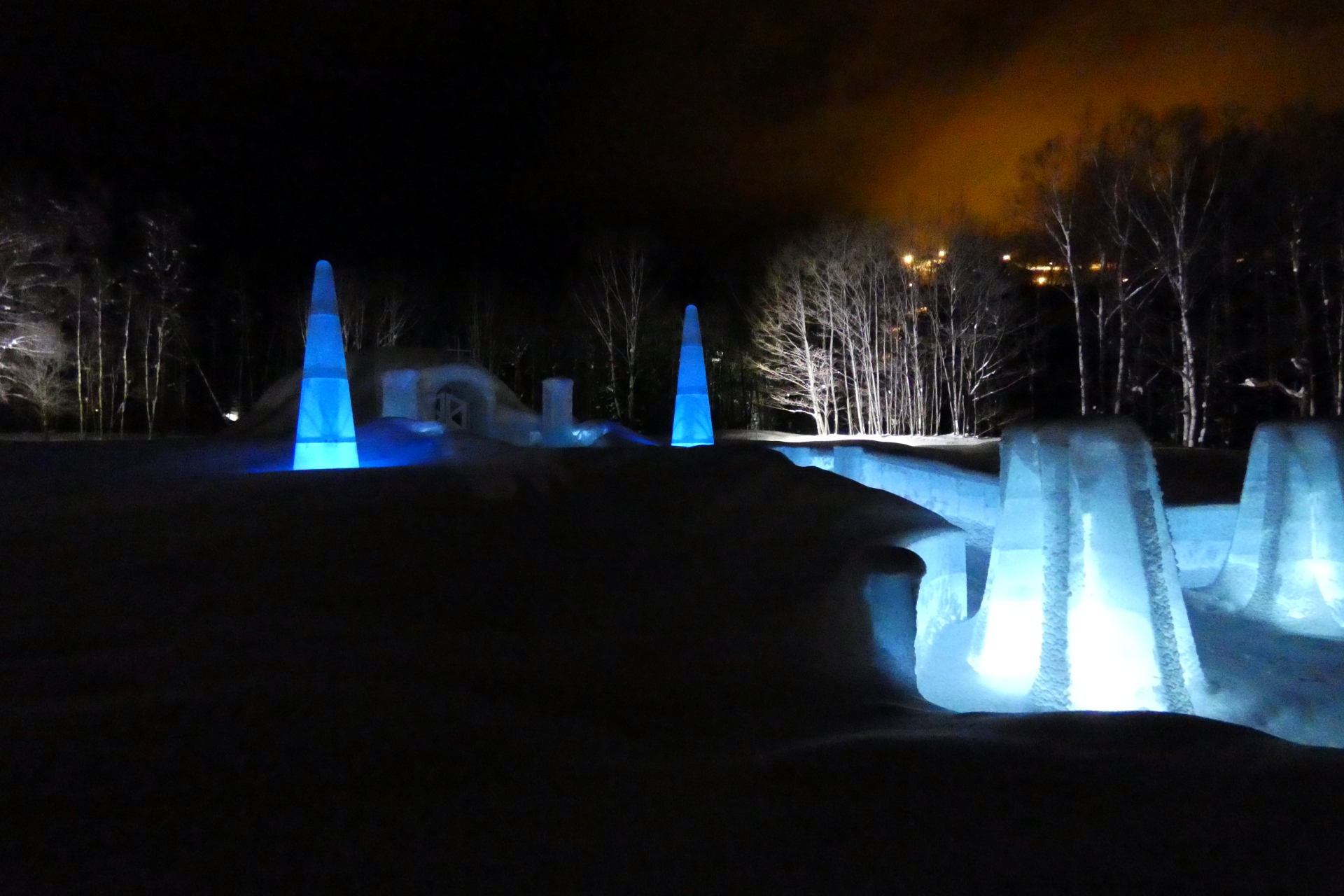 結婚式を開催できる「氷の教会」