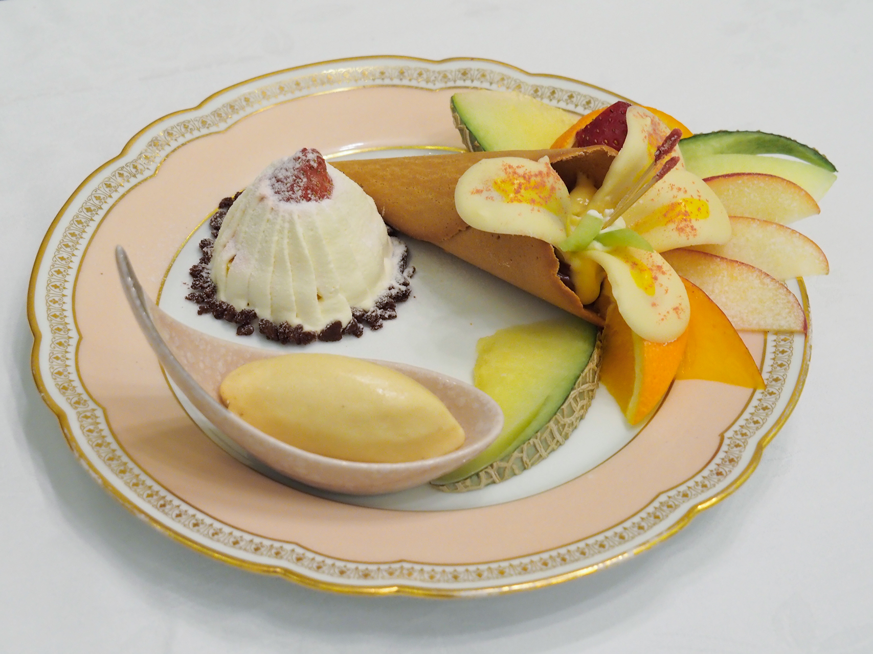 箱根ホテル小涌園の「箱根の散歩道“やまゆり”のおもてなし（ドリンク付き）」（1800円）