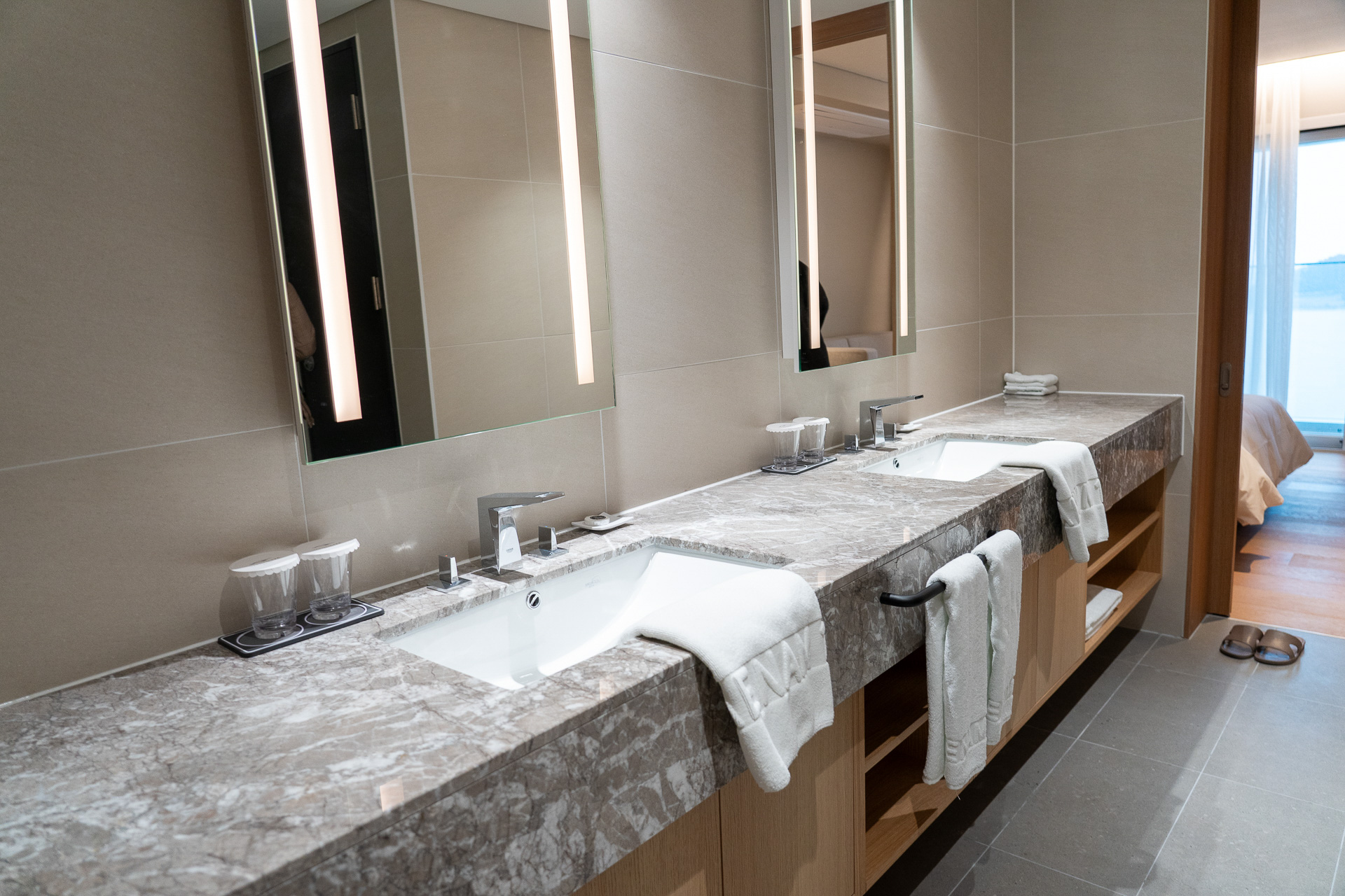 3名（最大5名）利用のスイートルームは5階と4階に2室