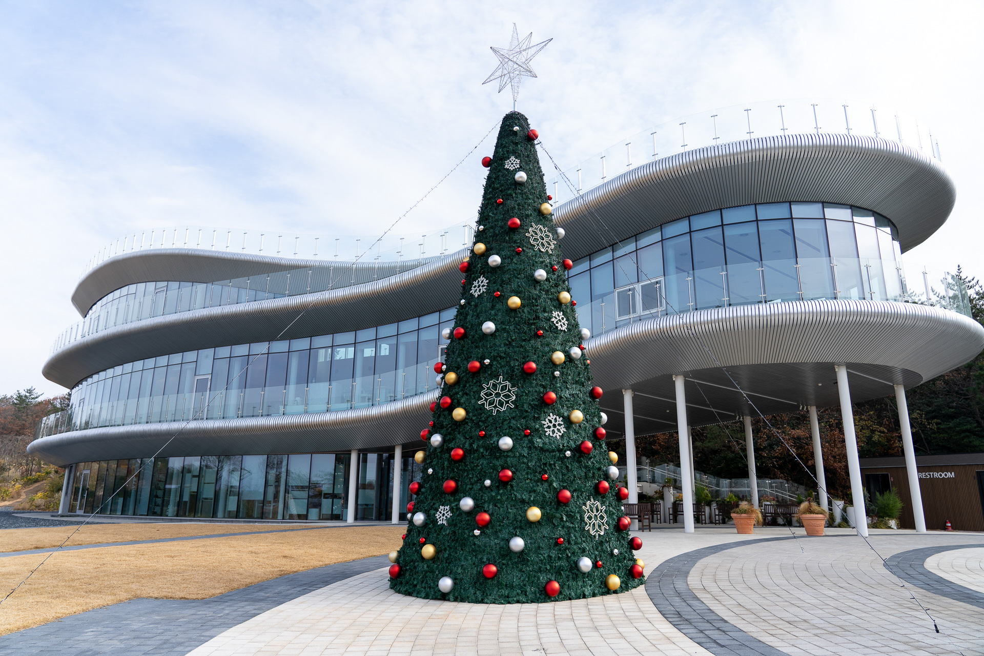 カフェが入るガーデンミュージアム