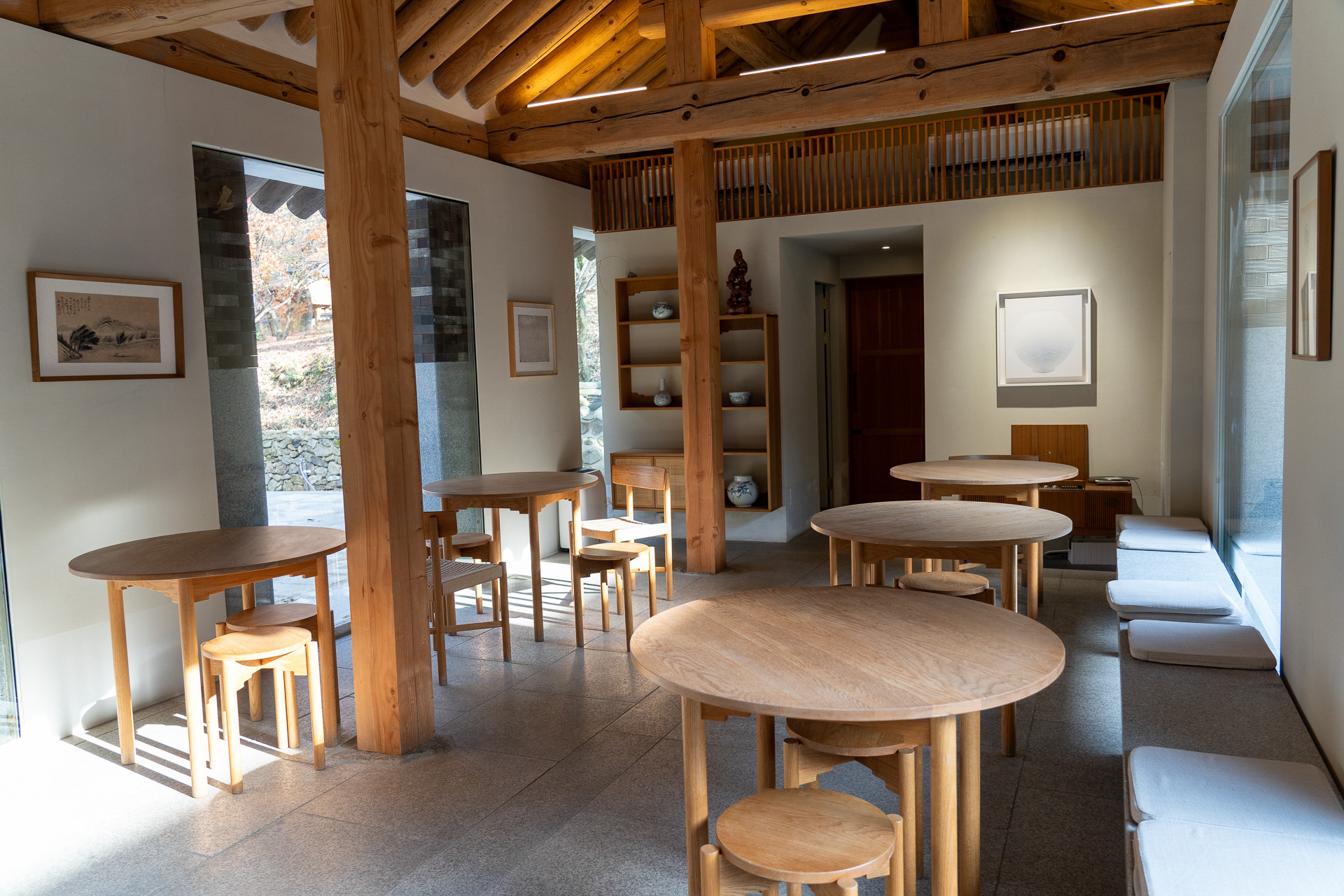 宿泊者はこの「cafe yusun」で朝食をとるそうです