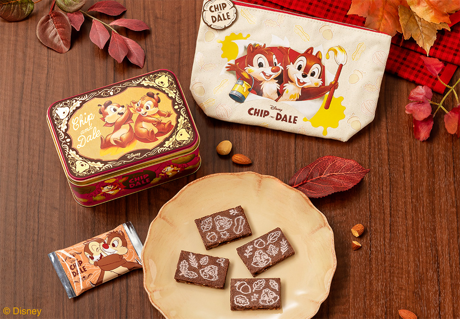 「チップ＆デール/ナッティショコラサンド スペシャル缶 14枚入 ポーチセット」（3240円）