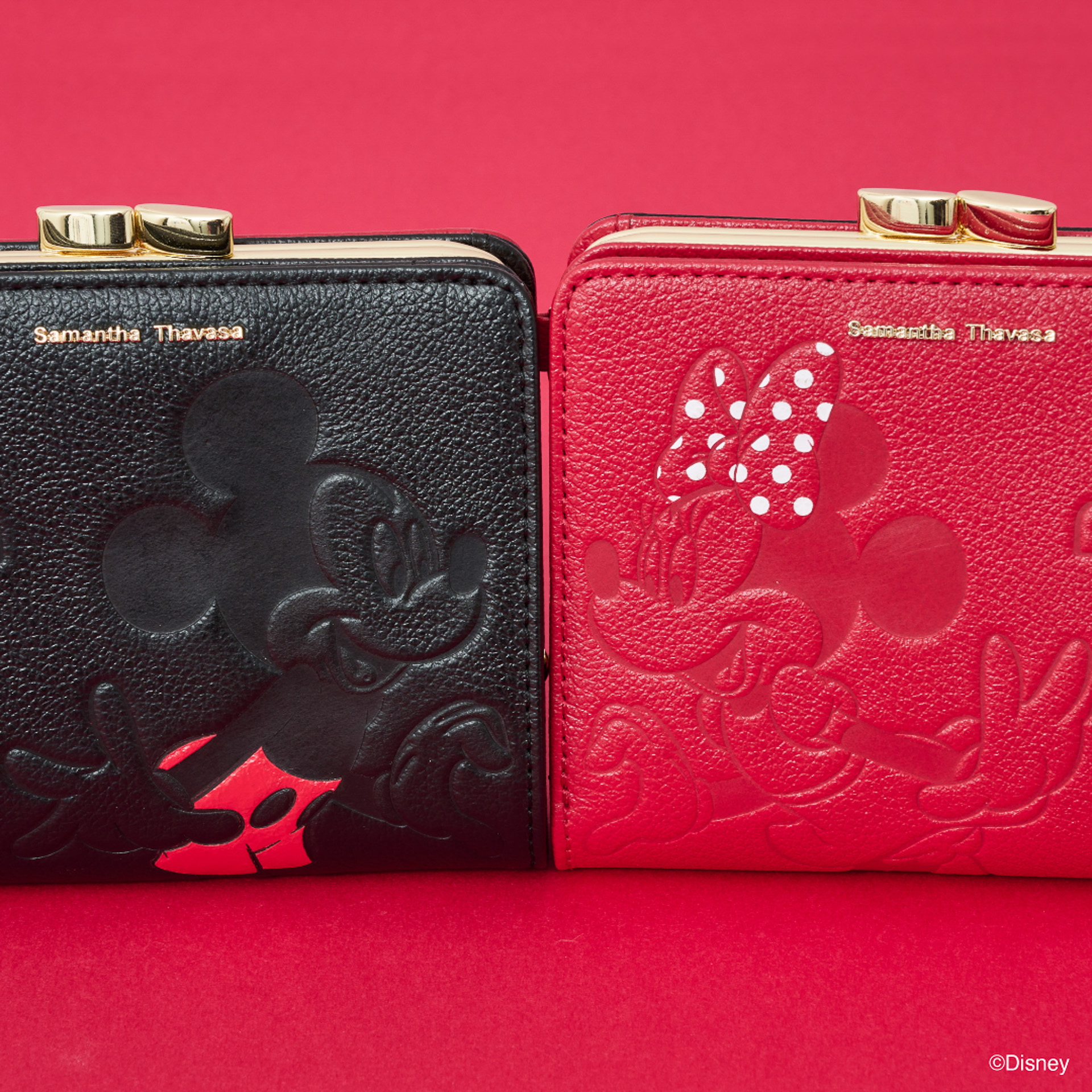 ペアで並べるとミッキーとミニーがハートを手で作るデザインだ