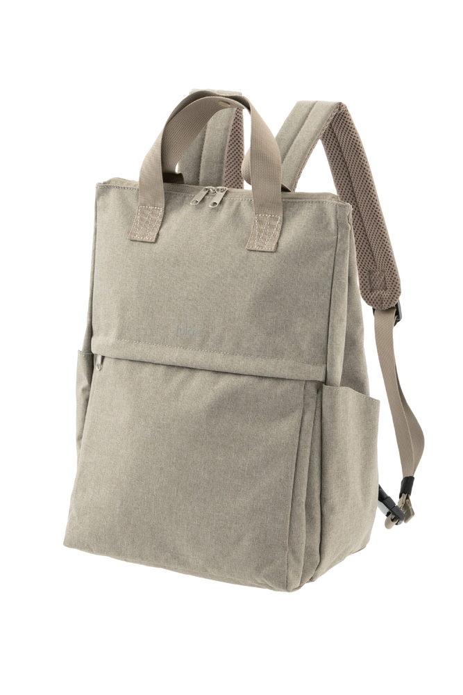 「たためて自立する2WAY撥水トートリュック」（3500円）