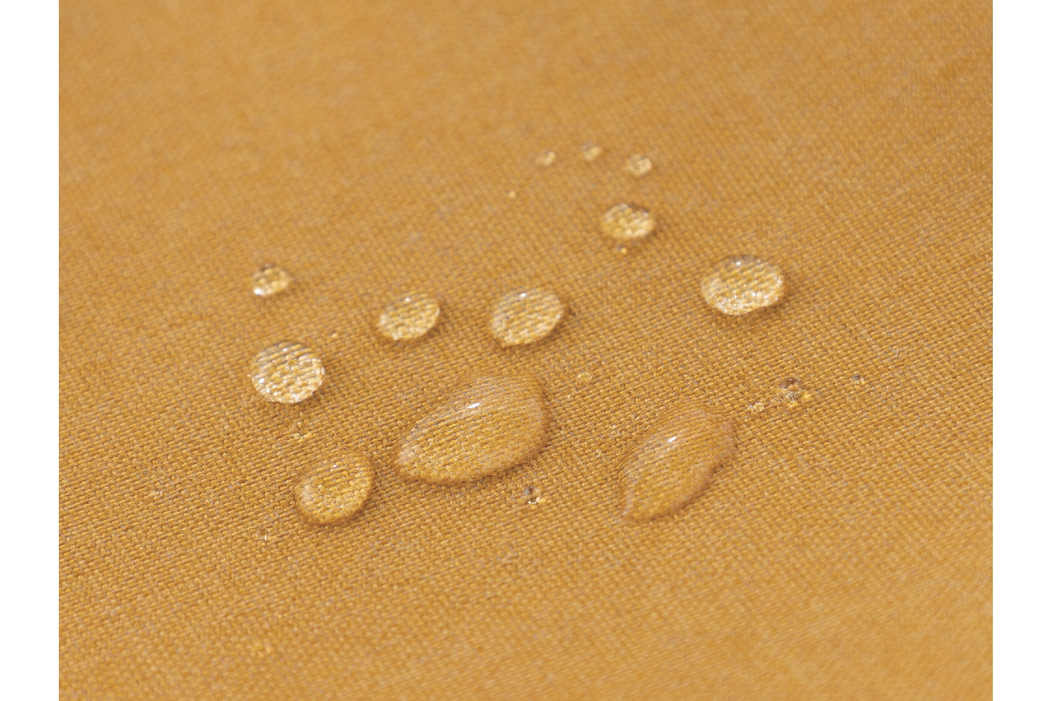 撥水加工付きで仕事でも日常でも使える