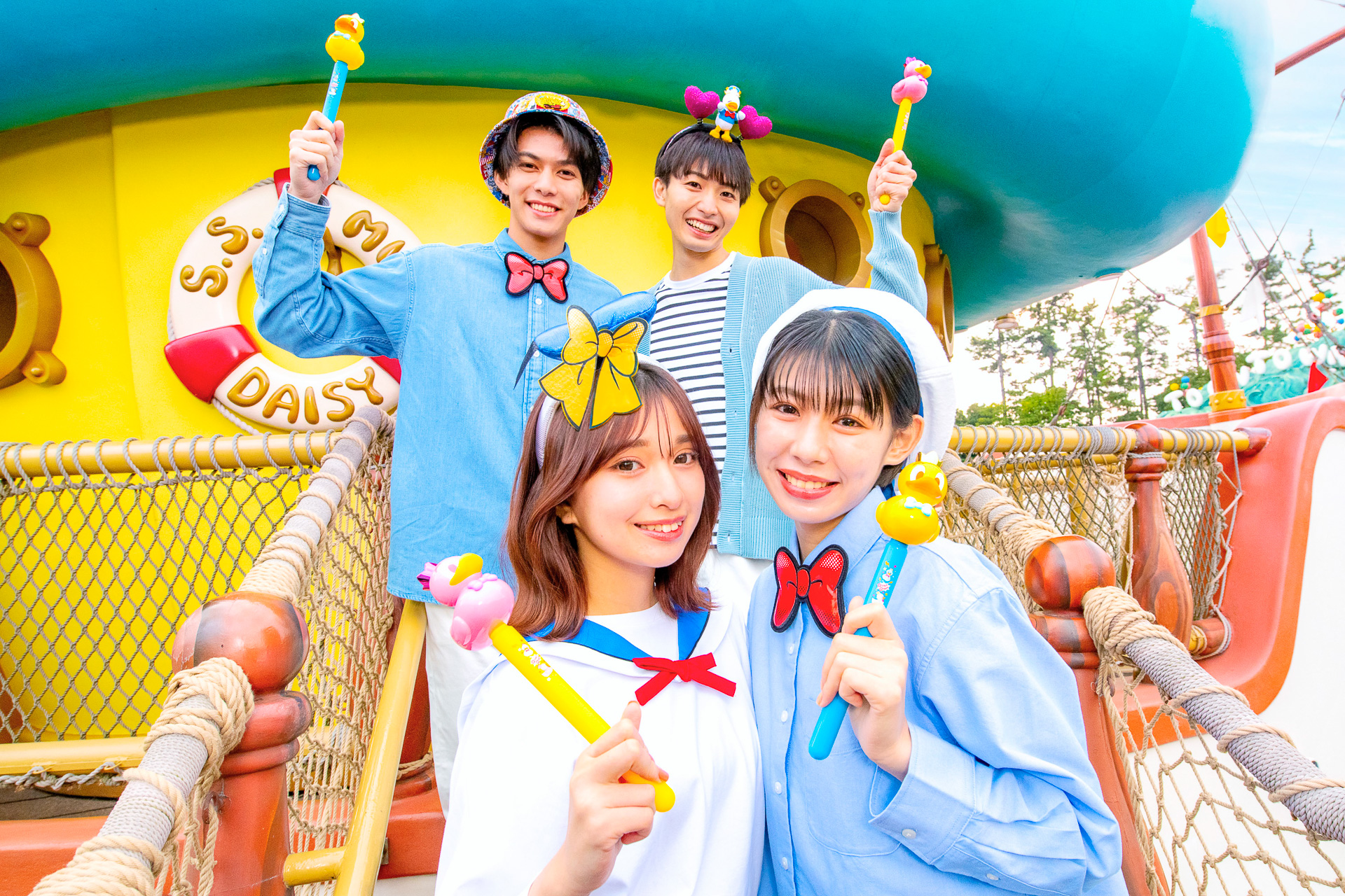 身につけグッズもパワーアップ！　ドナルドコーデを楽しんで