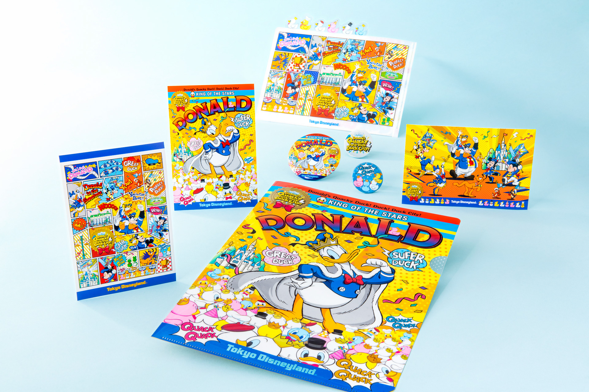 “クワッキーダック”なド派手デザインの生活雑貨やお土産用のお菓子もたっぷり発売する