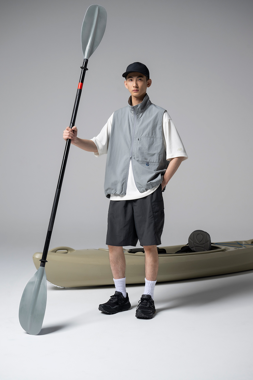 VERSIZED STAND NECK VEST（1万3970円）とUTILITY FAT CARGO SHORTS（1万1000円）
