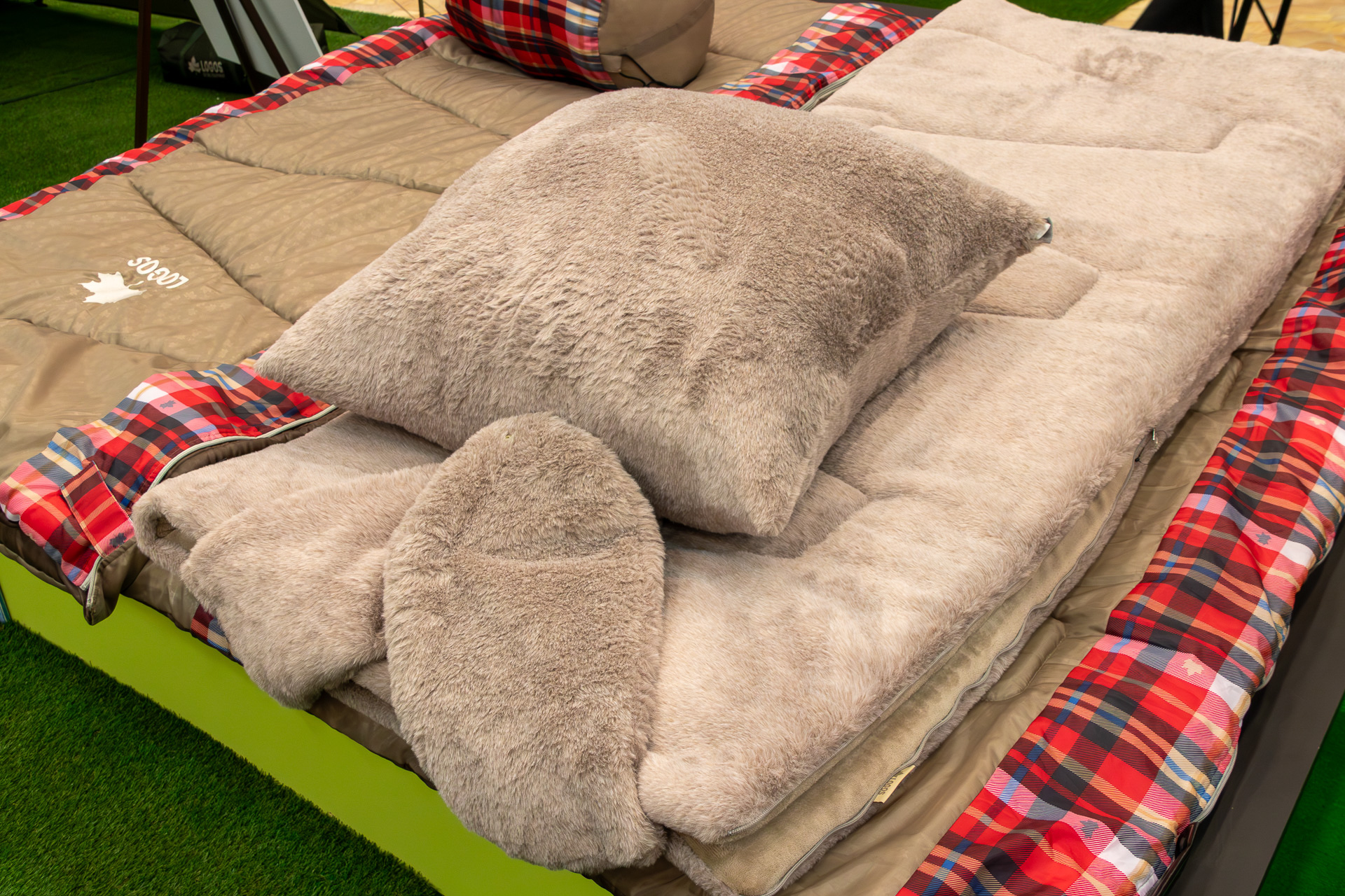 「丸洗いラビットファータッチシュラフ・-2（うさみみ付）」