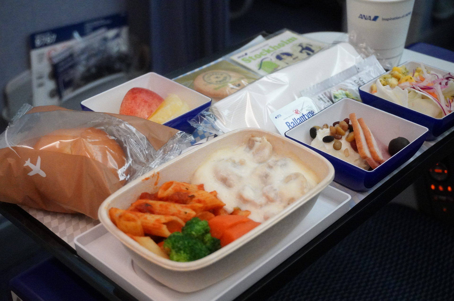 メインは着陸2〜3時間前の朝食