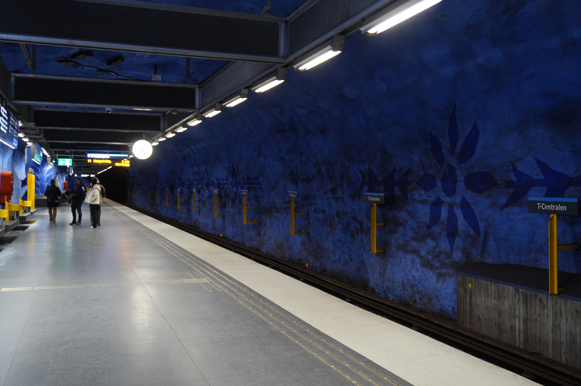 実際にストックホルム地下鉄で撮影した駅構内の写真