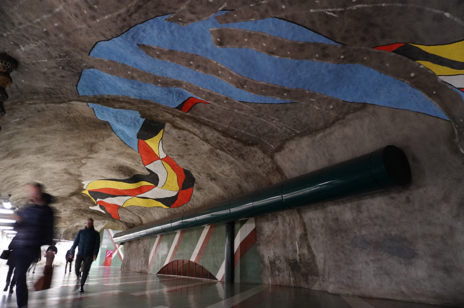 実際にストックホルム地下鉄で撮影した駅構内の写真