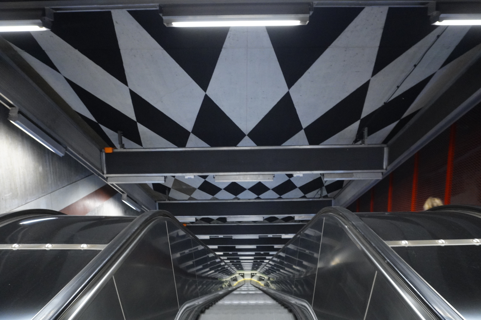 実際にストックホルム地下鉄で撮影した駅構内の写真