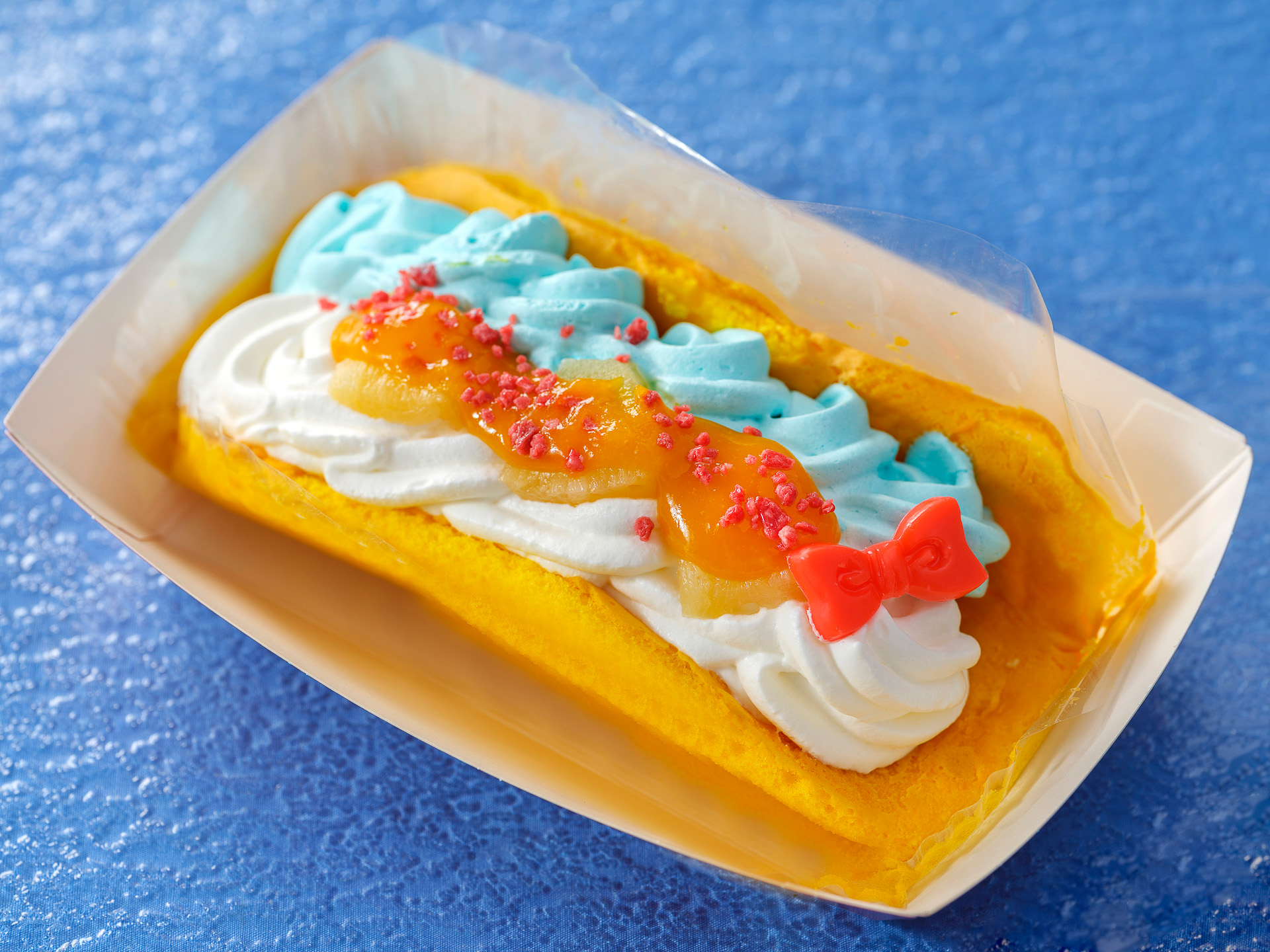 「オムレットロール（プリン＆パイナップル）」（700円）