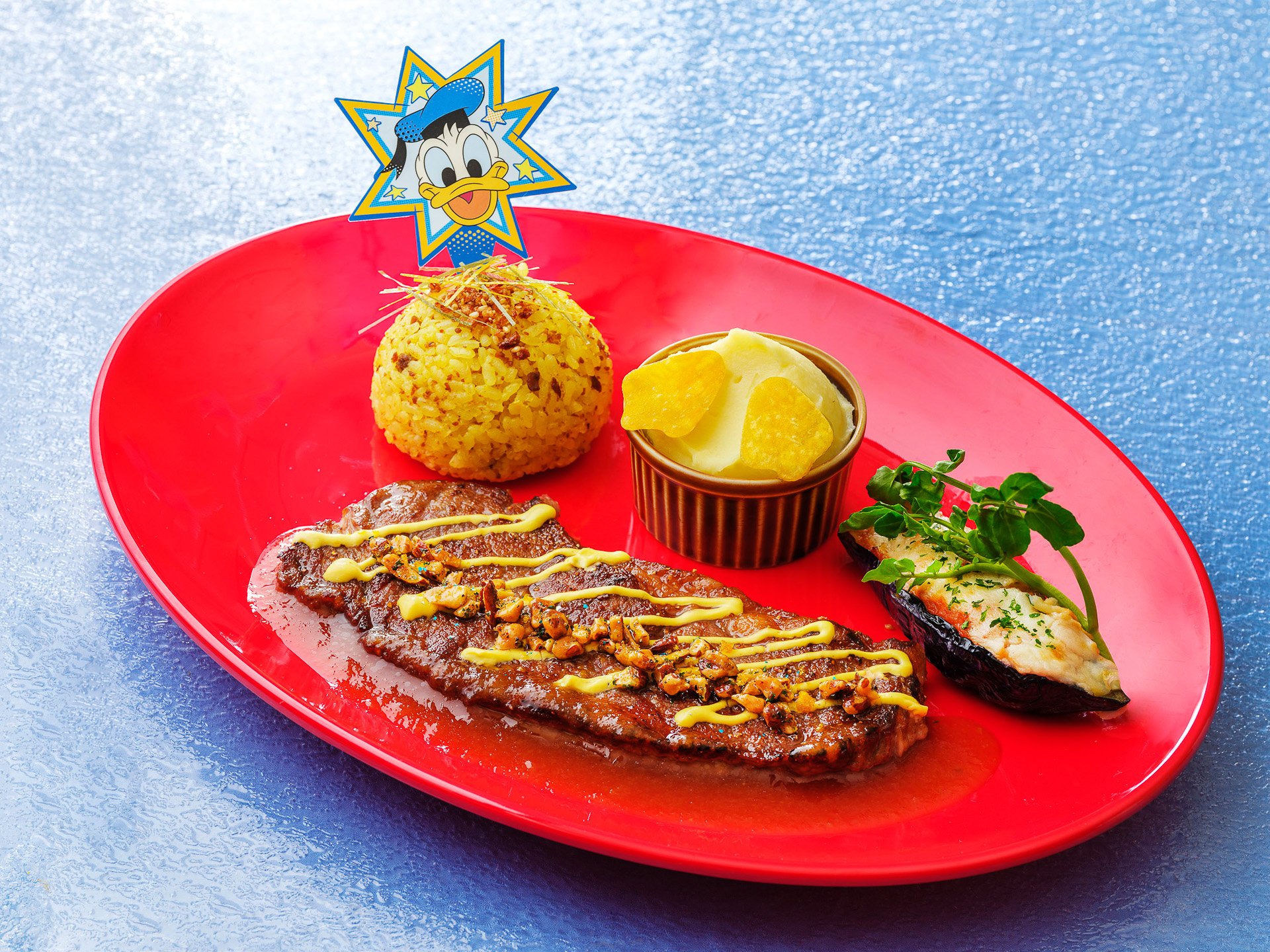 「センターストリート・コーヒーハウス」の「ステーキプレート」（サーロインステーキ140g 2980円、210g 3680円）