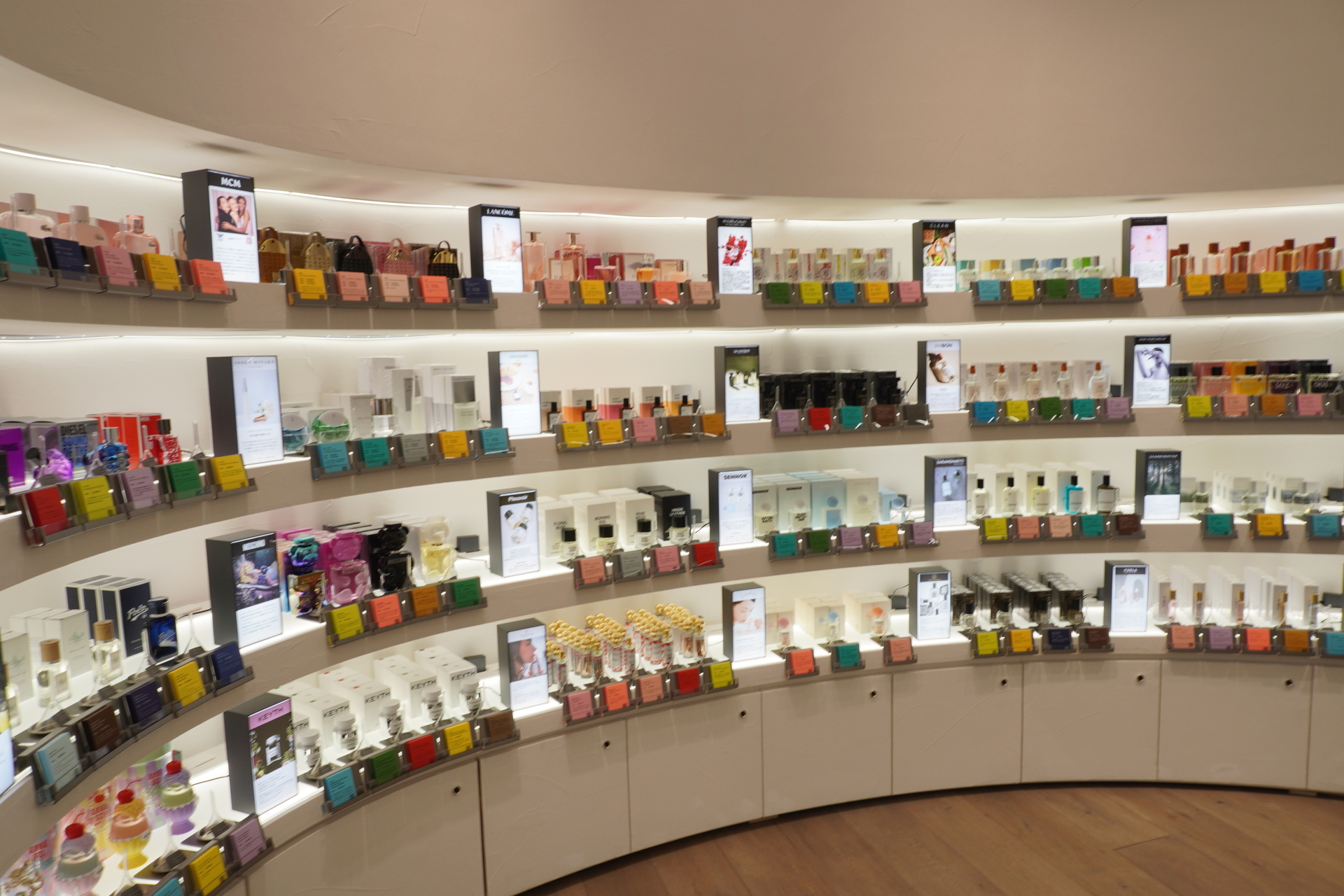 フレグランスゾーン（3階）