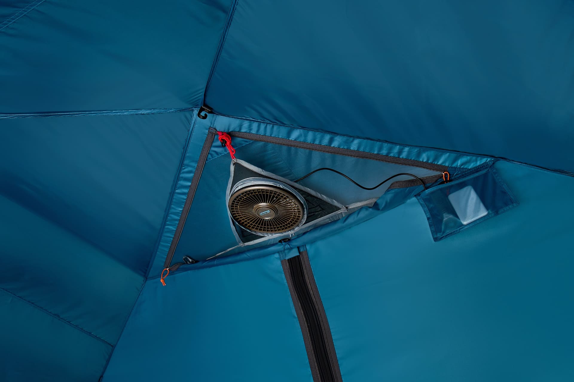 別売りのファン装着で空気循環を促せる