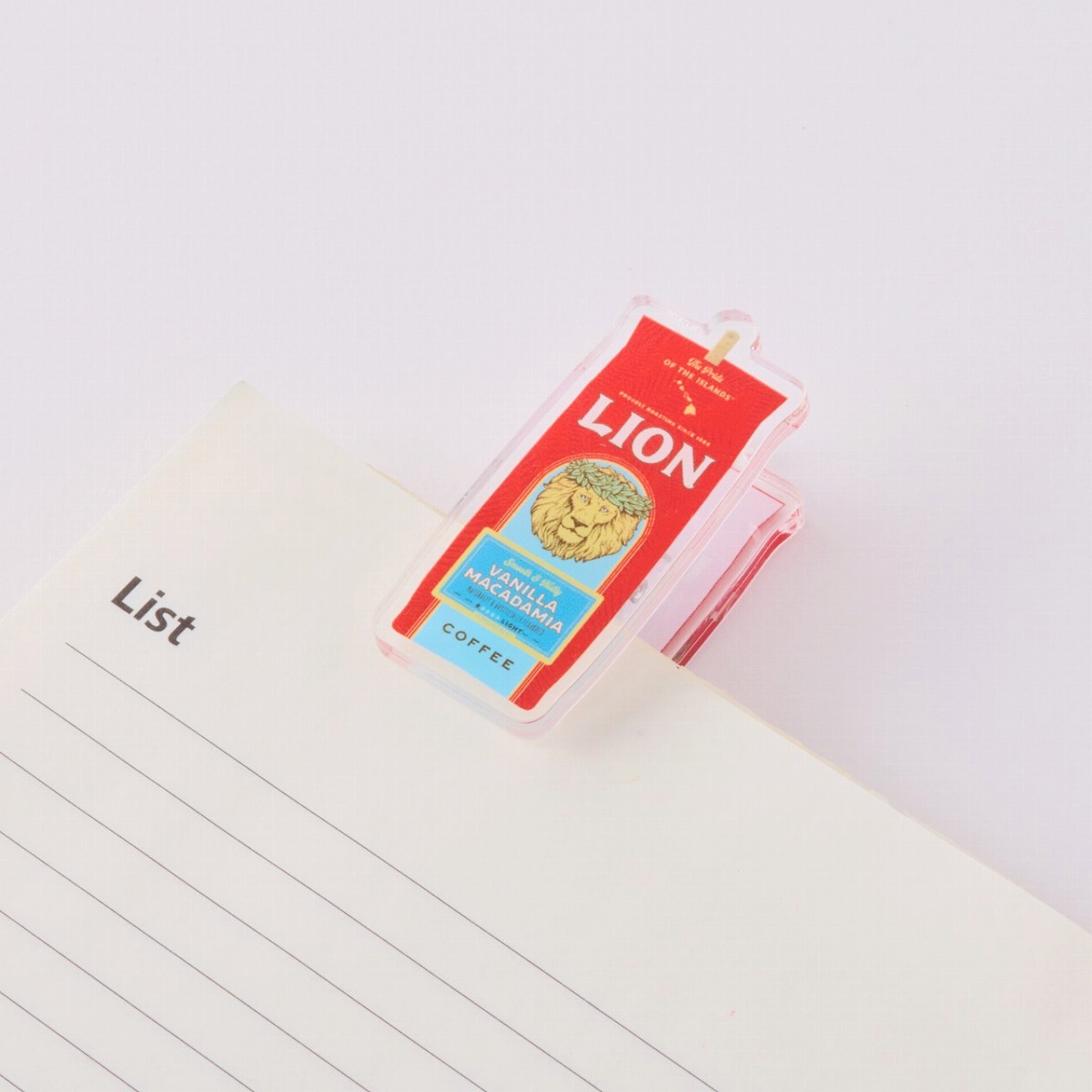 クリップは、ライオンコーヒーのパッケージがそのままミニチュアに！
