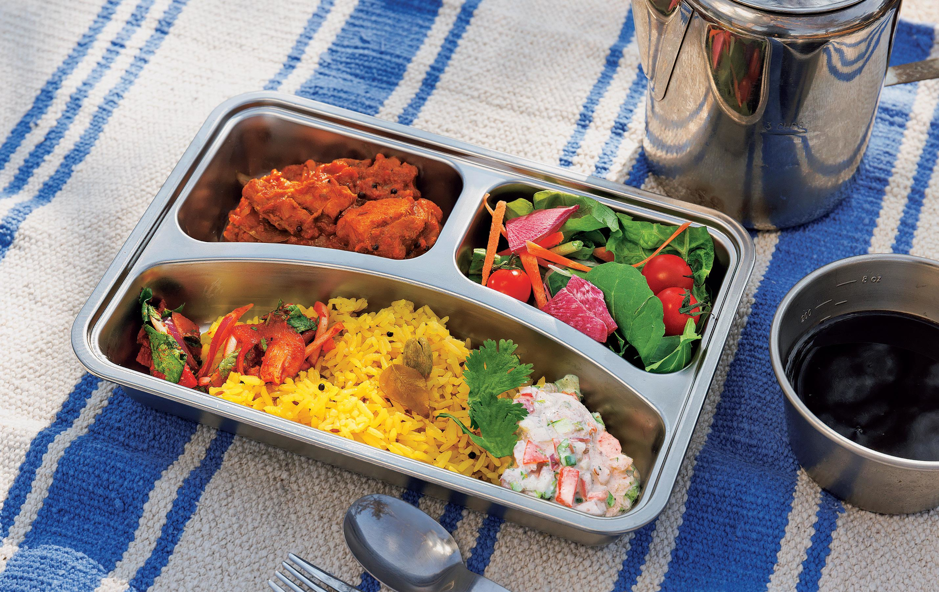 特別付録はシエラデザインズとコラボしたランチプレート