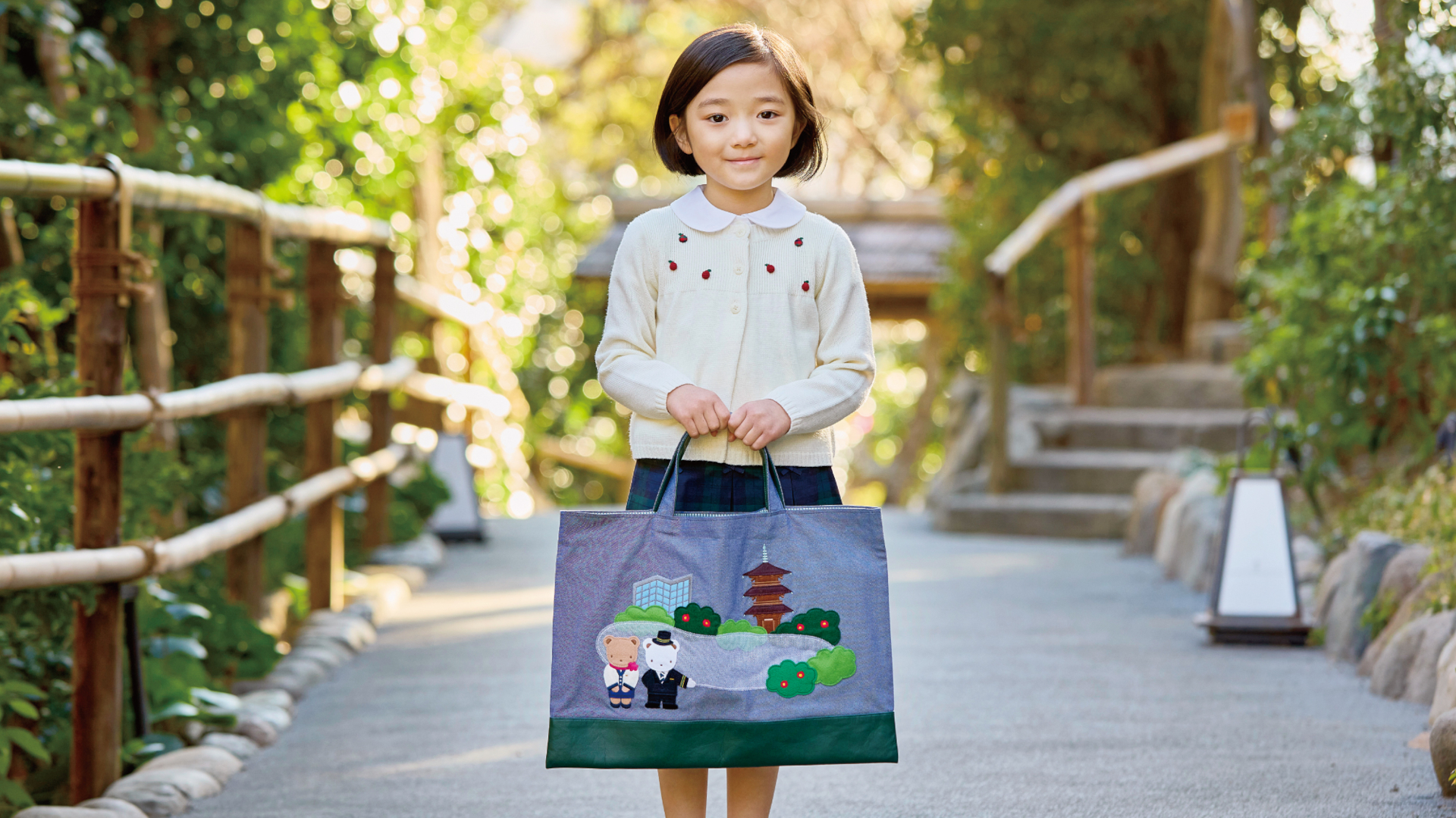 コラボ第1弾としてデニムバッグを販売中