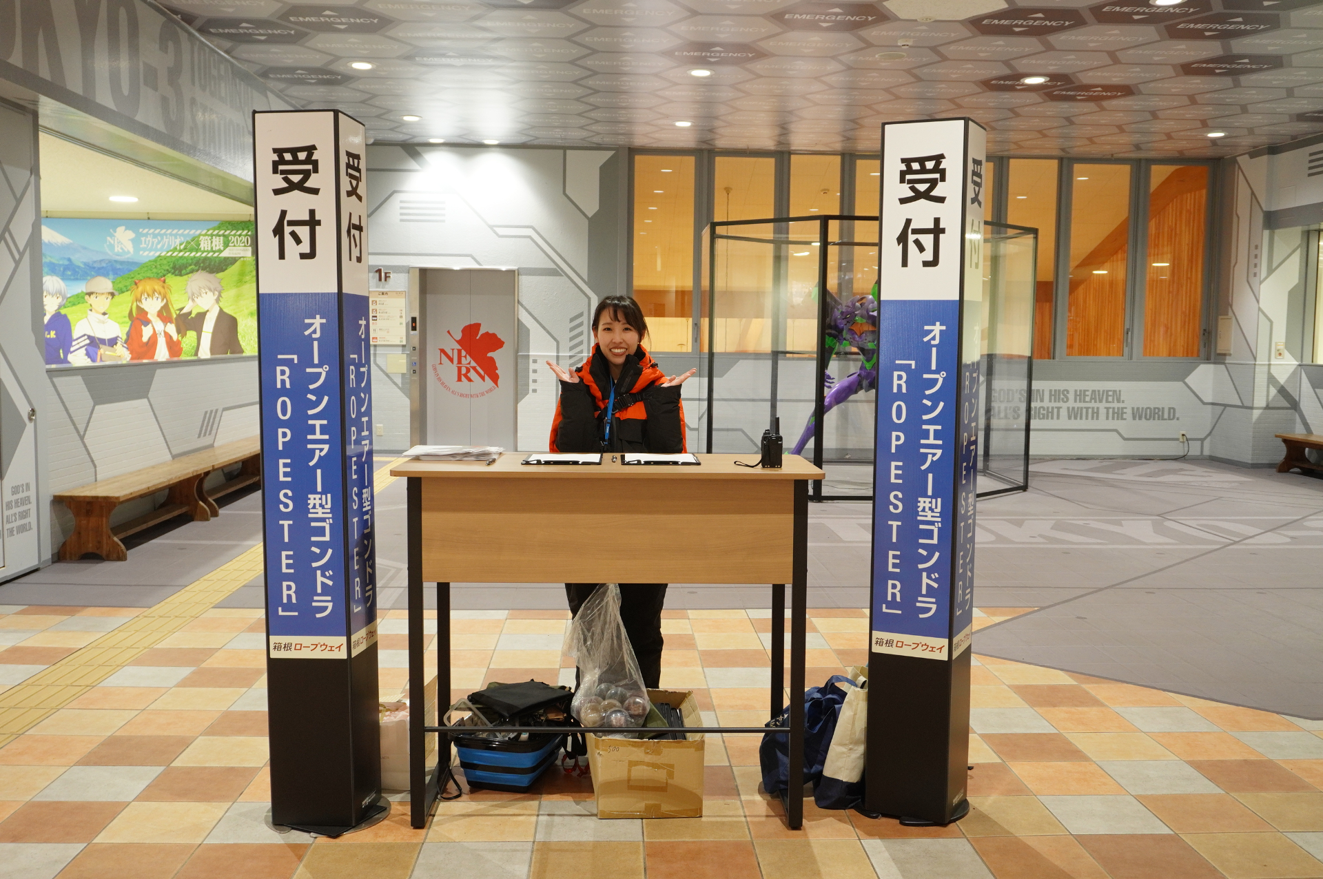桃源台駅1階の特設ブースで受付する