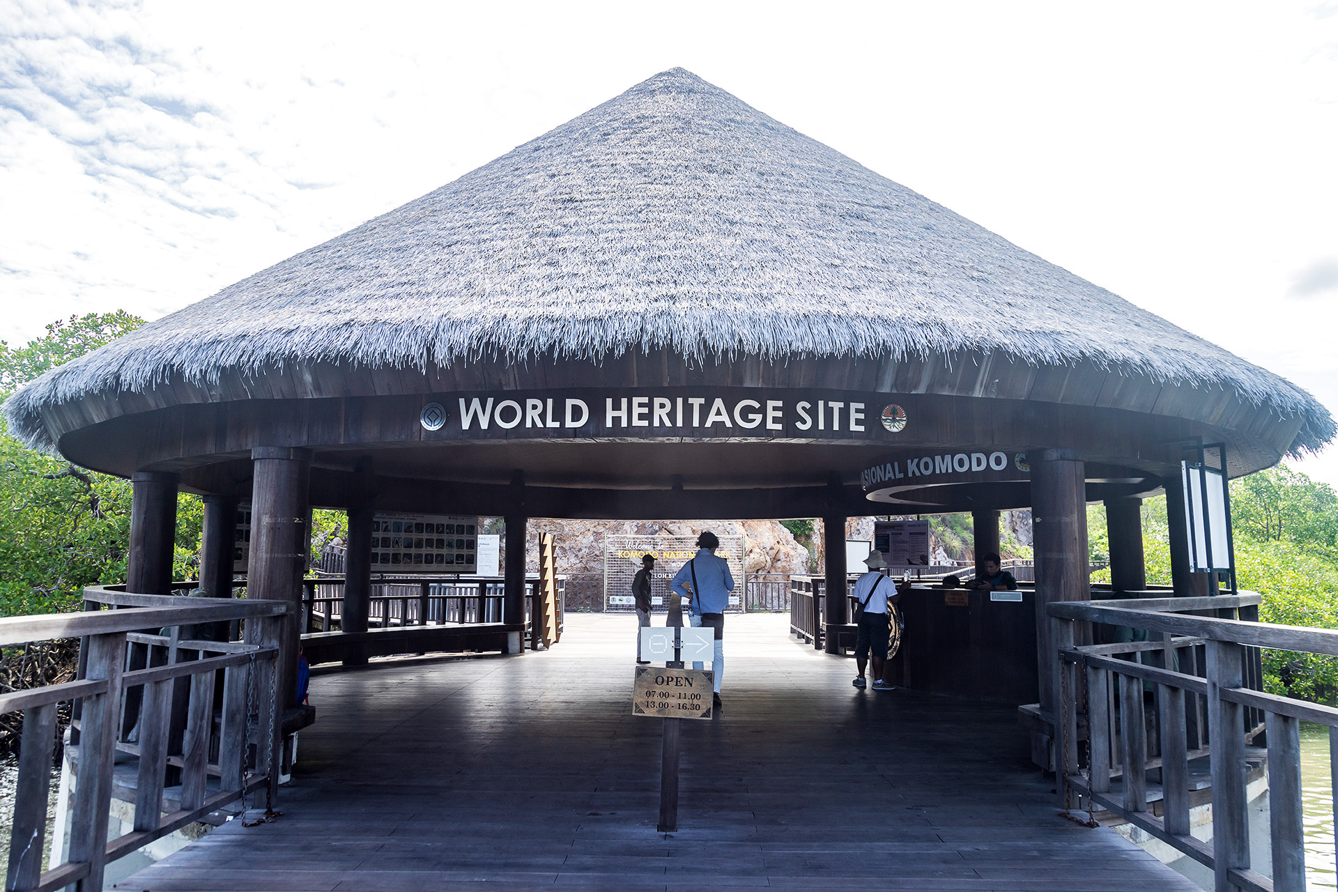 桟橋から公園の入口に直接アクセスできる
