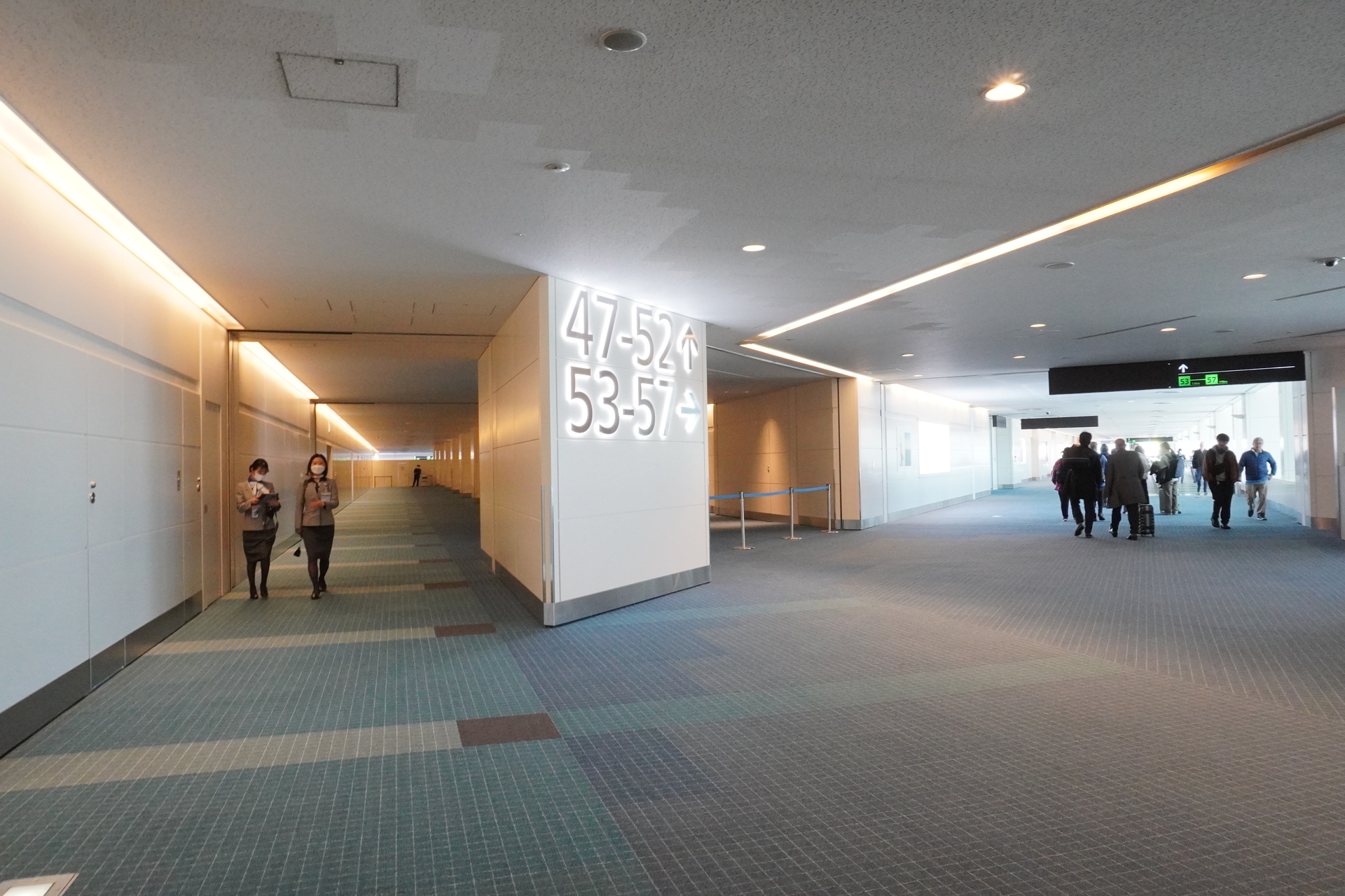 左側の通路が今回の接続工事で新設されたエリア（3月19日から供用）