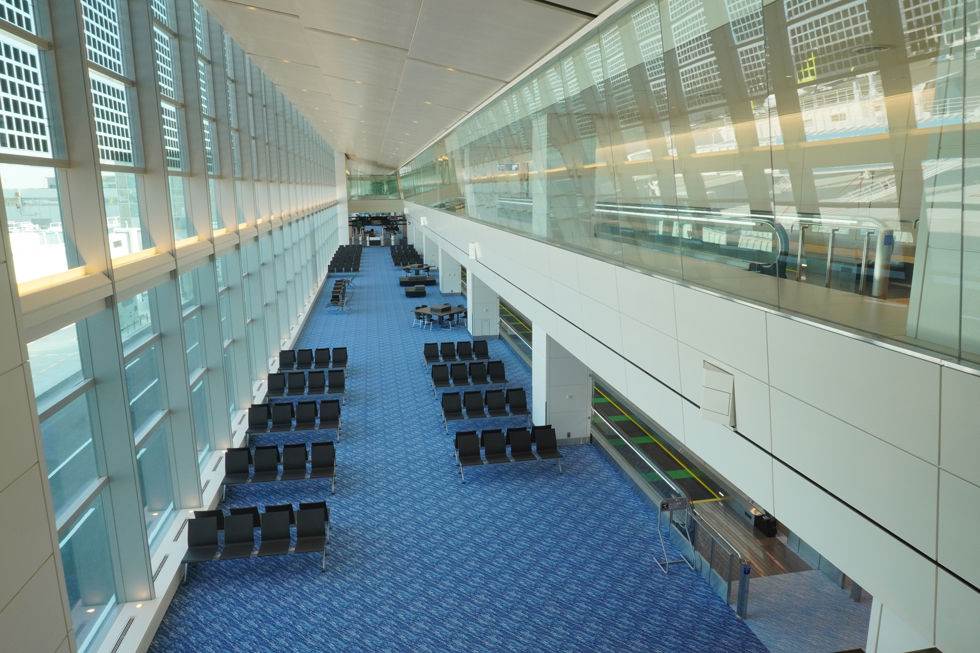 2～3階は一部が吹き抜けとなっている