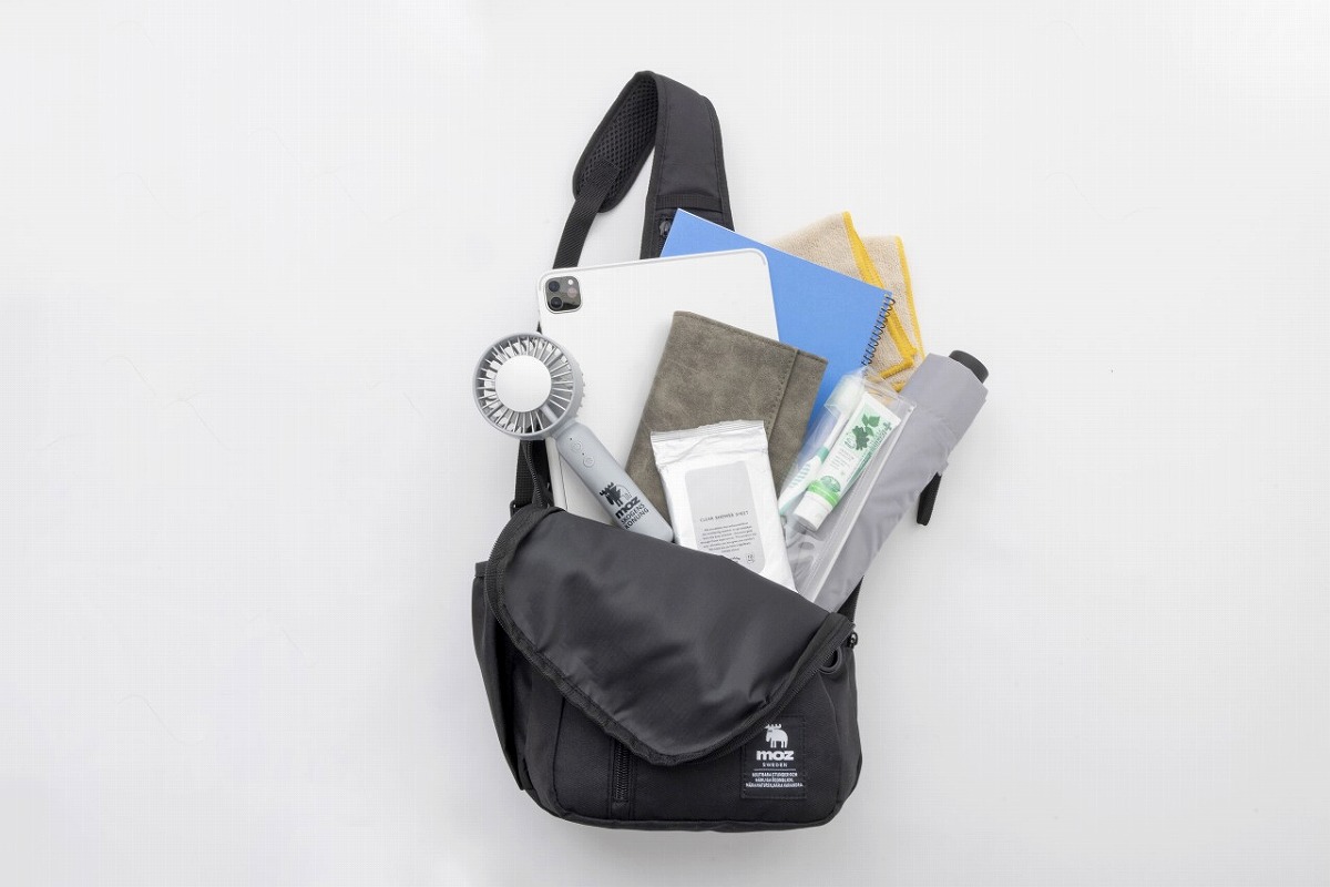 約175gと軽量ながら、たっぷり入る容量がポイント