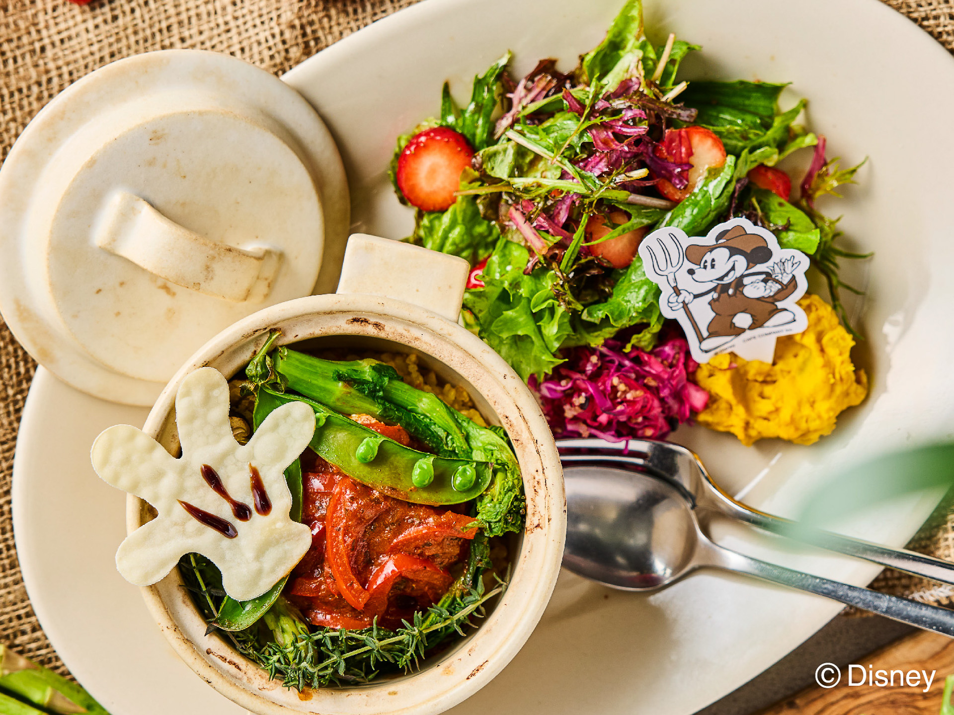 「～農園主のごちそう飯～春の野菜畑でチキンジャンバラヤ風<Mickey>」（2640円）