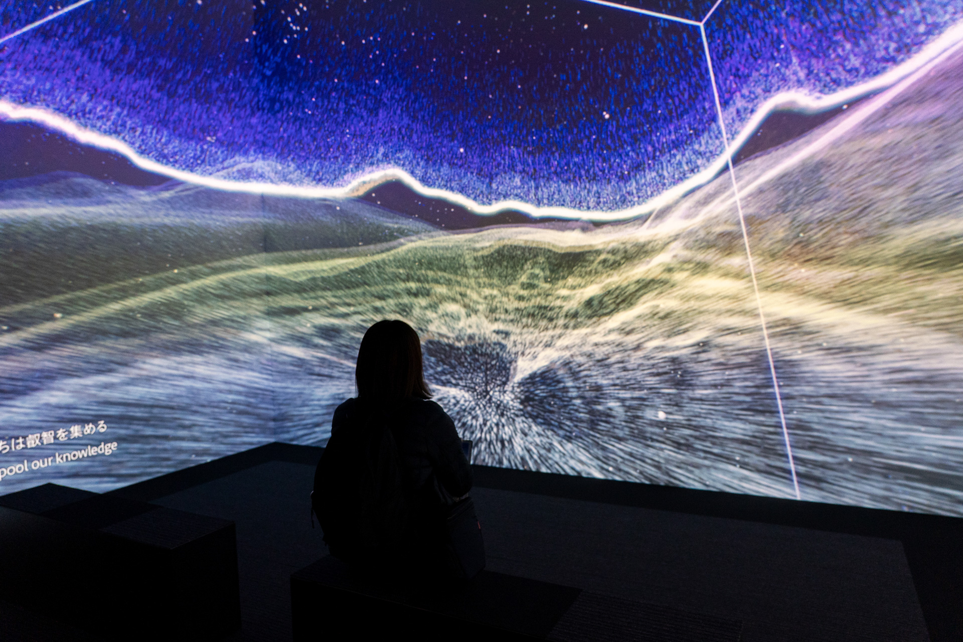 海中から宇宙、ミクロの世界を駆け抜ける没入型映像を体験できるIHIの展示