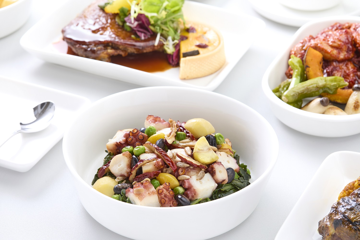 機内食やアメニティなどをリニューアル