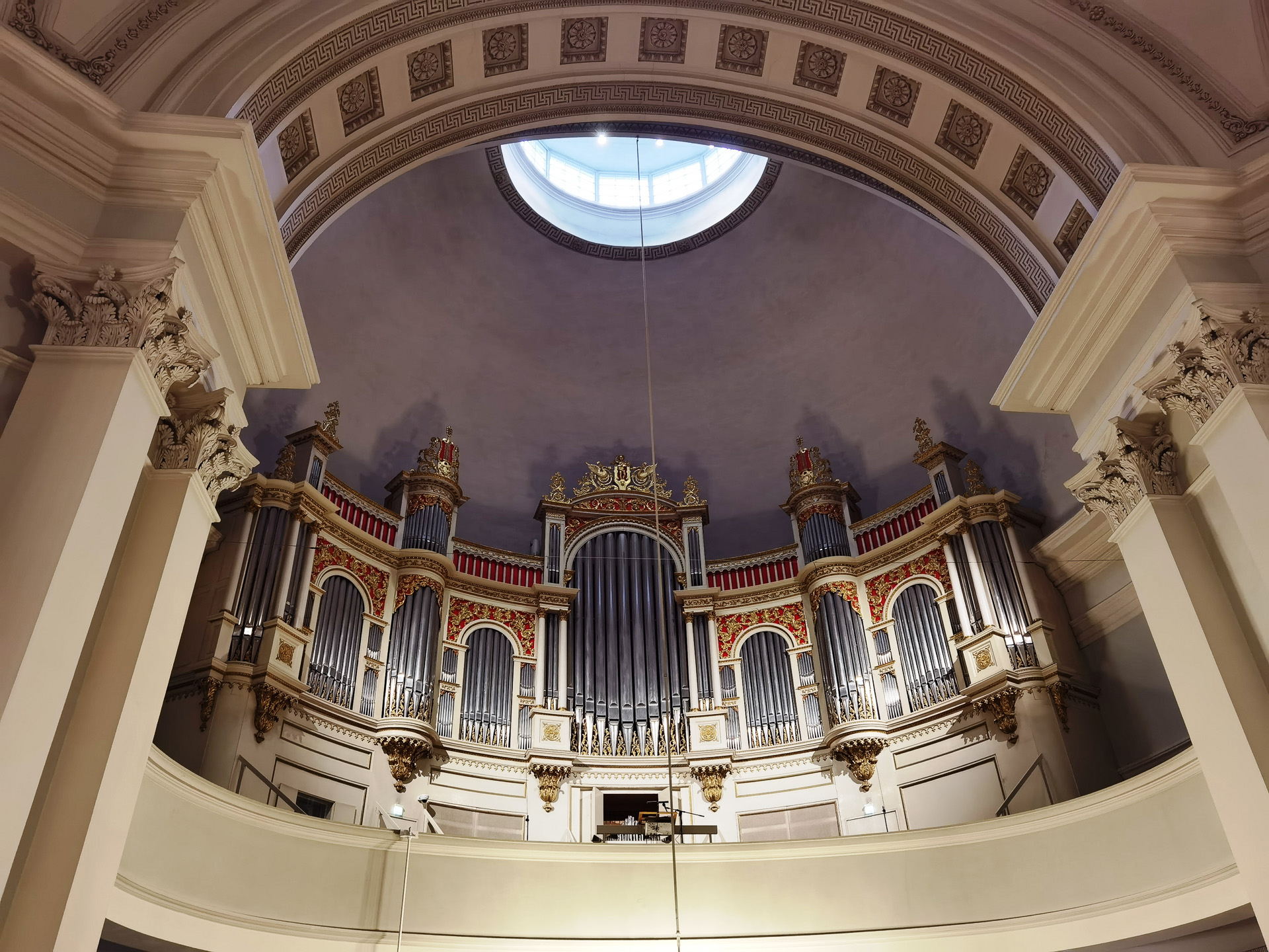 大聖堂のなかは想像よりシンプル