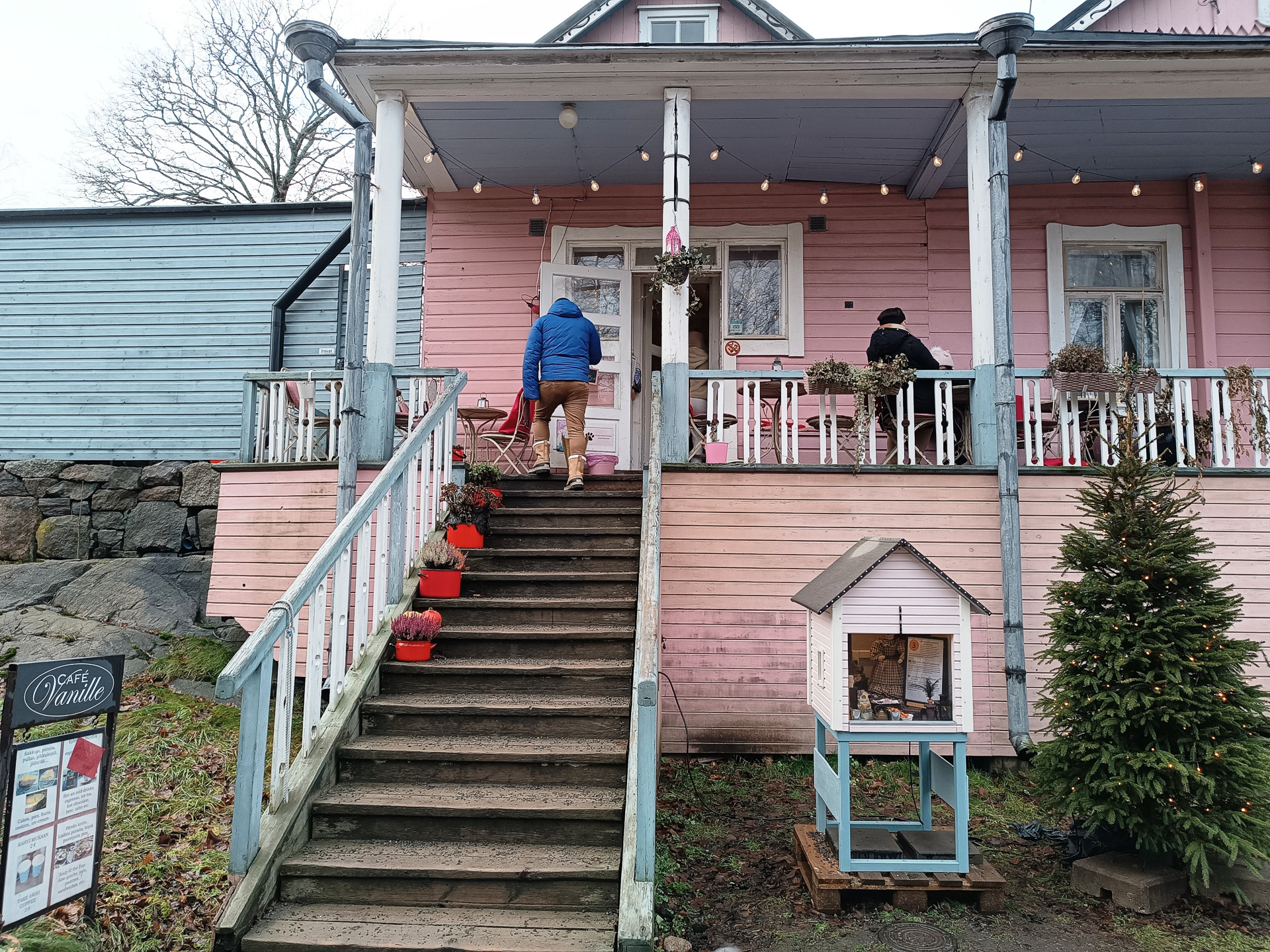 島内には数軒の飲食店があります