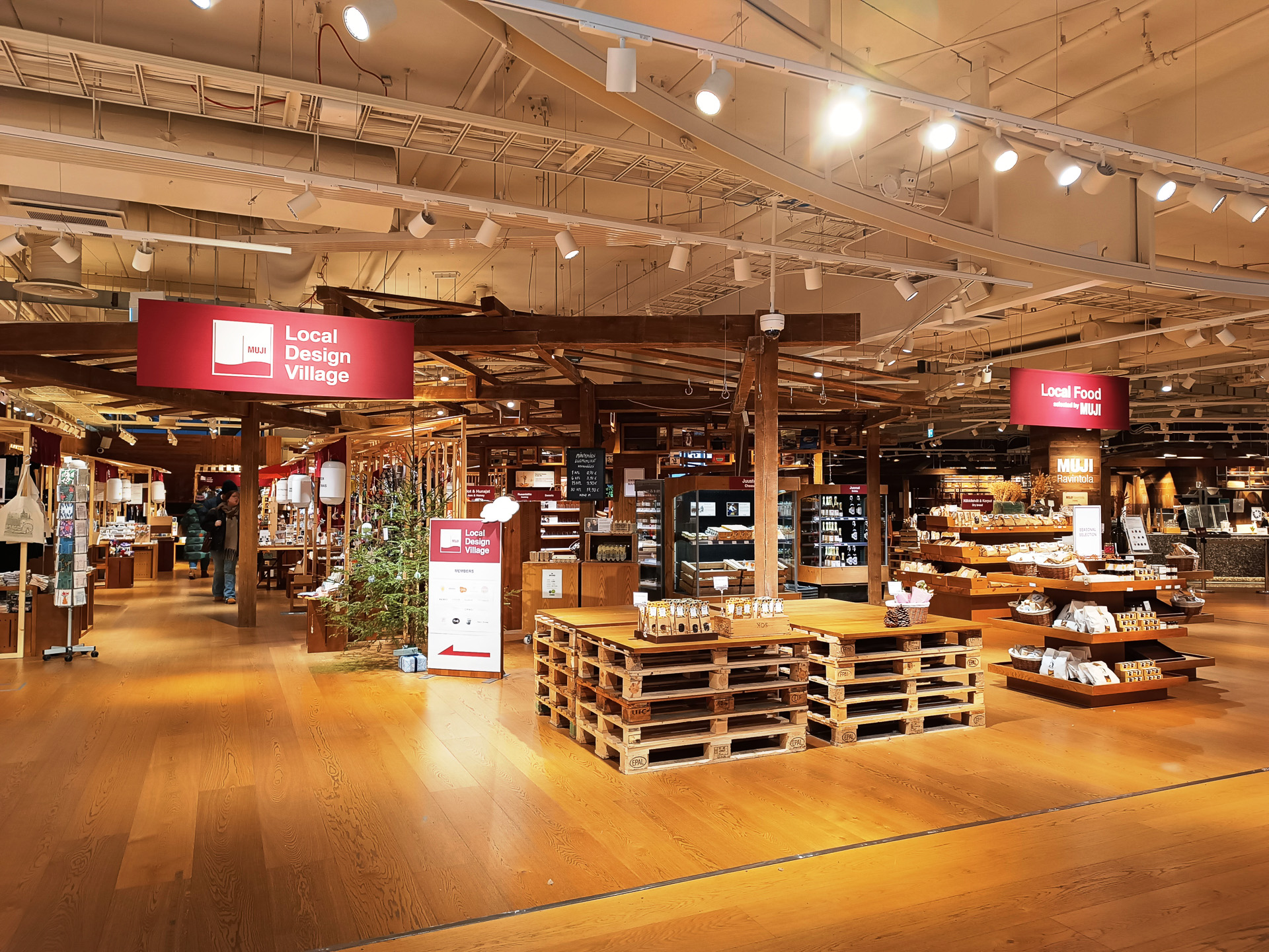 ヘルシンキの無印良品。カフェの和食はまぁまぁの味