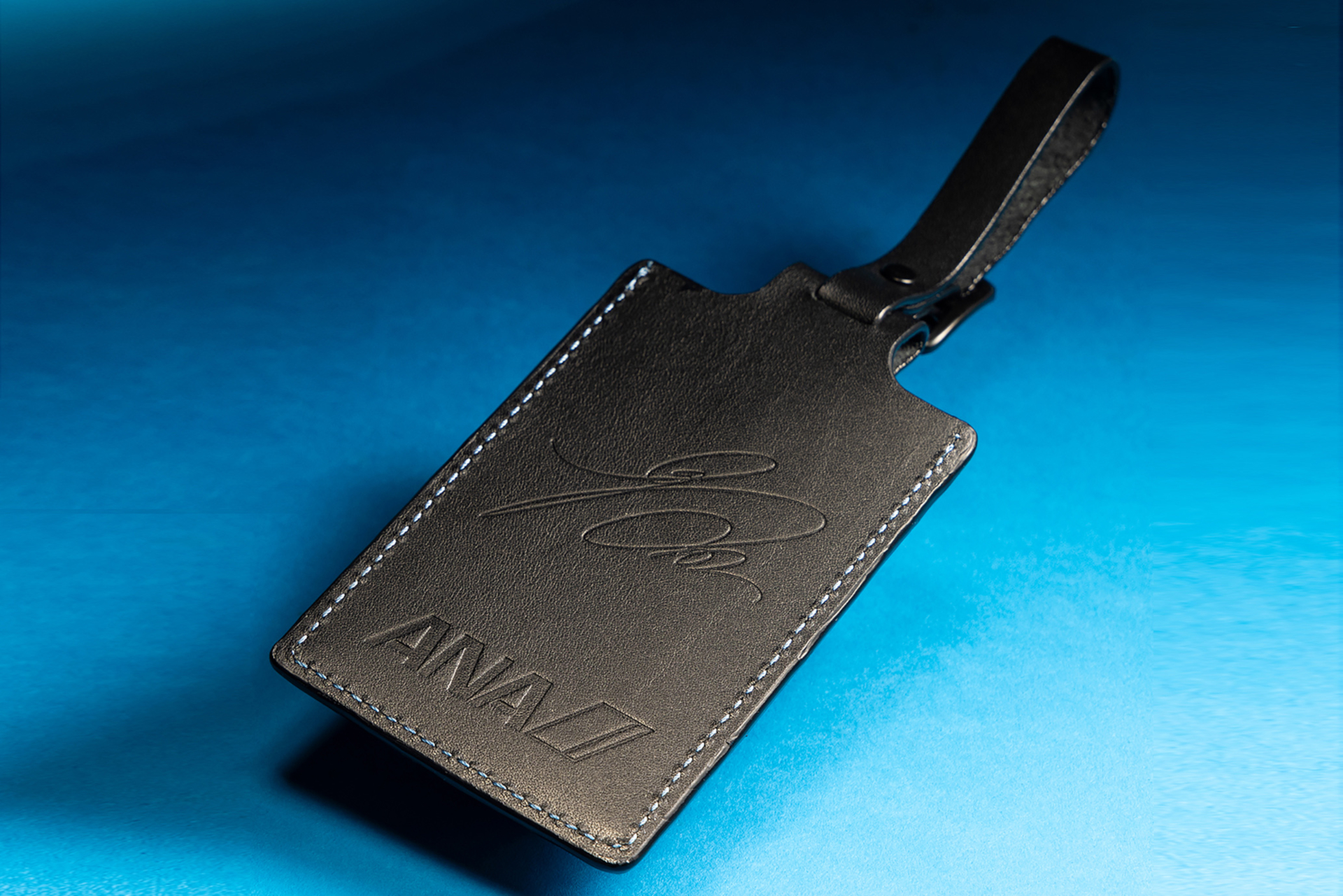 牛革仕様のネームタグ