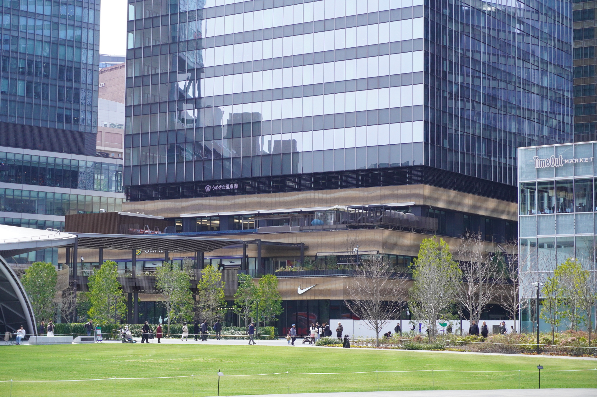 3月21日に同時開業する「うめきた温泉 蓮」。ホテル阪急グランレスパイア大阪の宿泊客は4階連絡通路で行き来できる