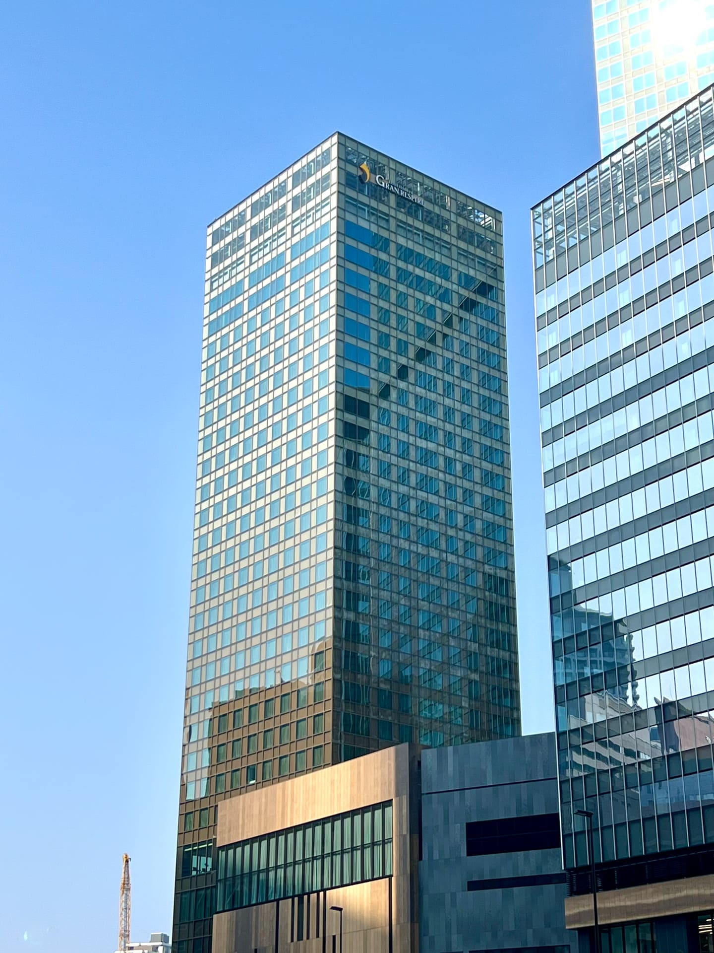 ホテル阪急グランレスパイア大阪はこのうちのサウスタワー（5～27階）に入居