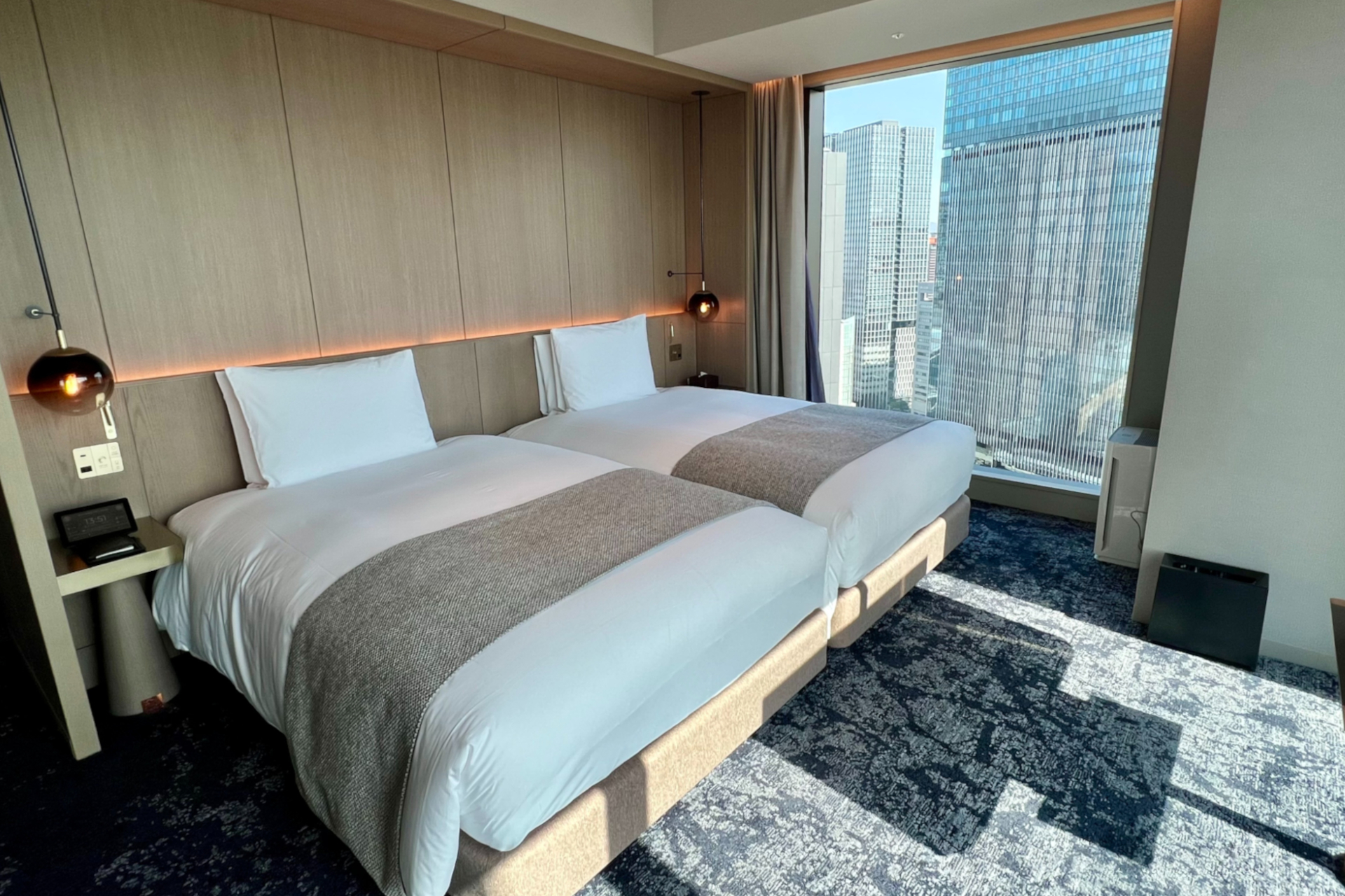 最上級客室のクラブジュニアスイート。リビングとベッドルームの2間になっている