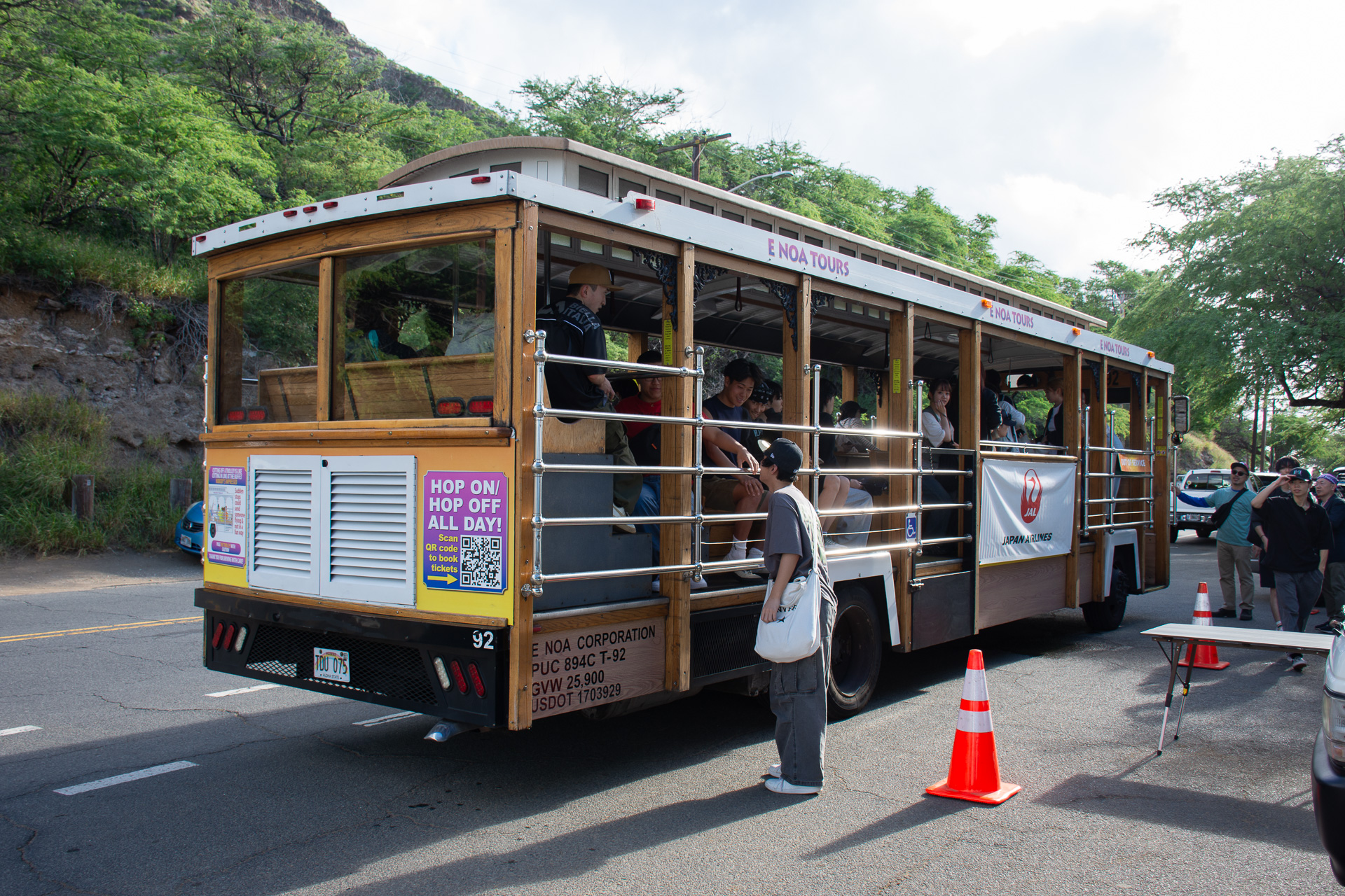クリーンアップ活動に参加する学生たちが到着