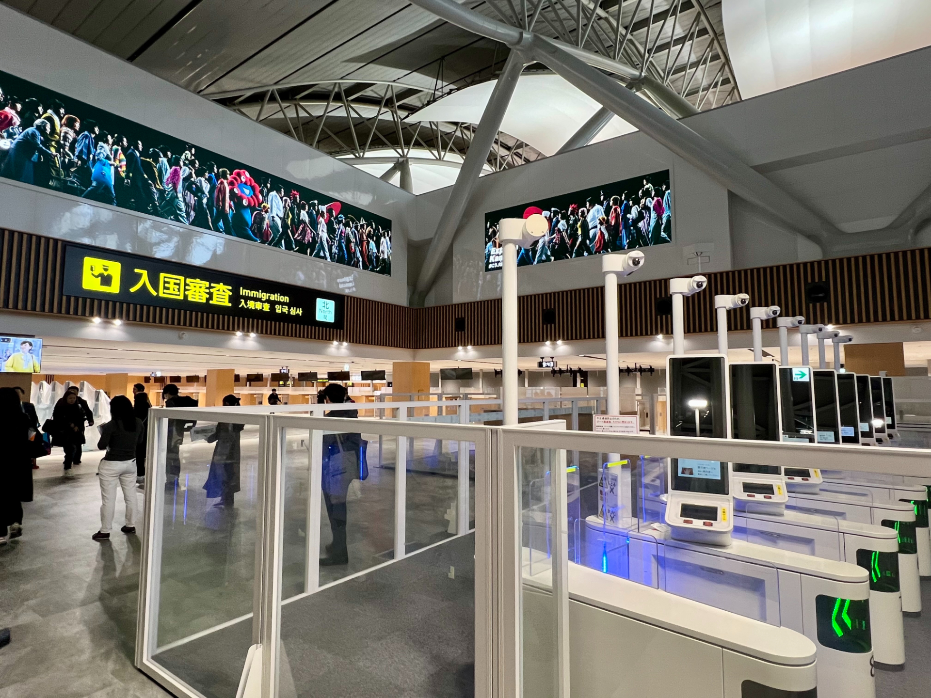 グランドオープンを前に公開された3階の新入国審査場（北）