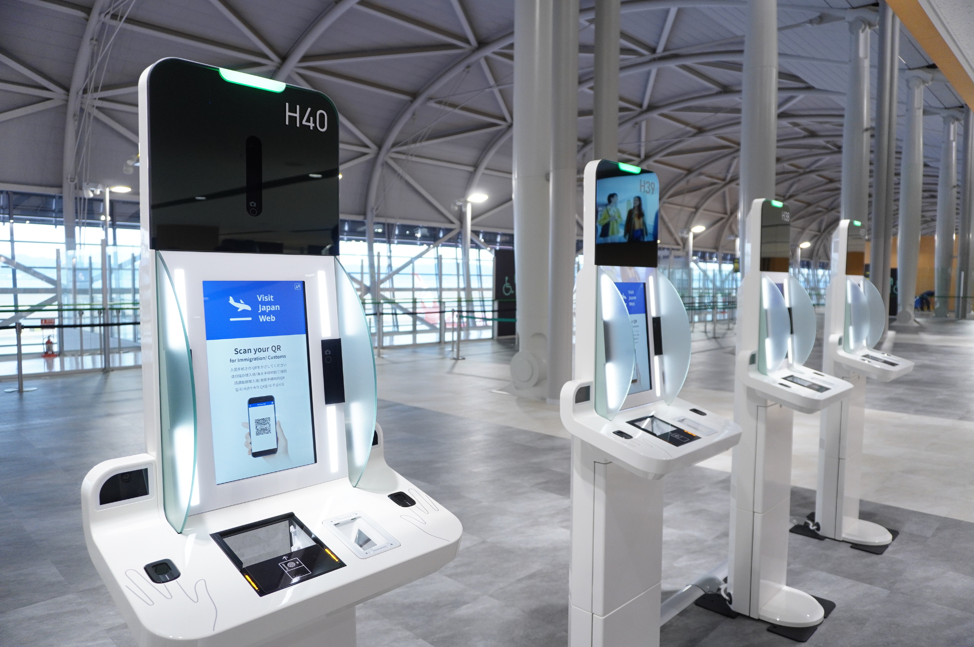 事前のWeb申請で、入国手続（入国審査、税関申告）がスムーズになる「Visit Japan Web」の共同キオスクも関空で初めて導入（109台）。4月の供用開始を見込んでいる