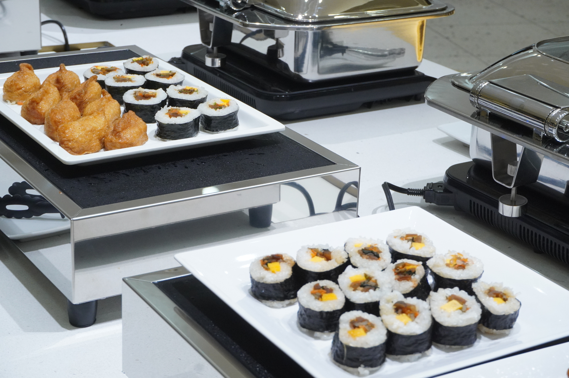 古都と都市をコンセプトにした超広大なビジネスラウンジ「KIX Lounge Kansai」（約2970m<span class="em sup">2</span>、席数658席）